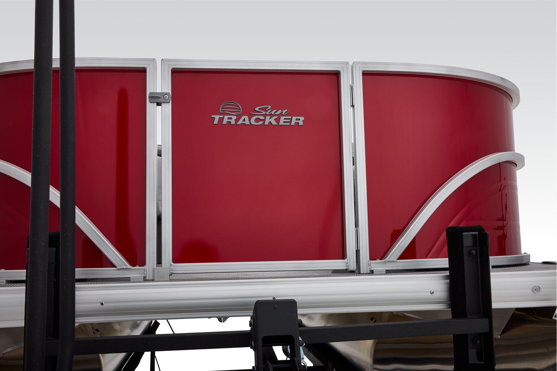 2026 Sun Tracker Party Barge 18 DLX - 34