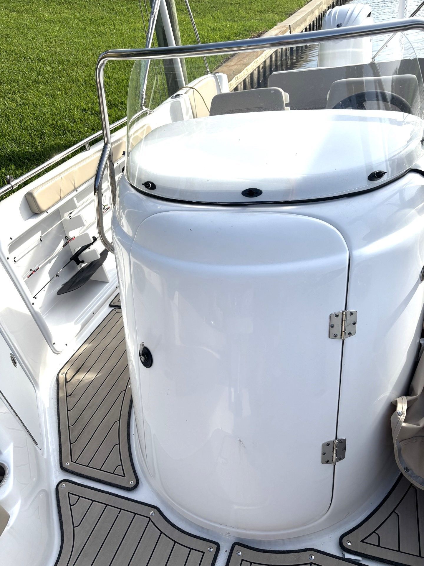 2025 Hurricane SunDeck Sport 231 OB - 16