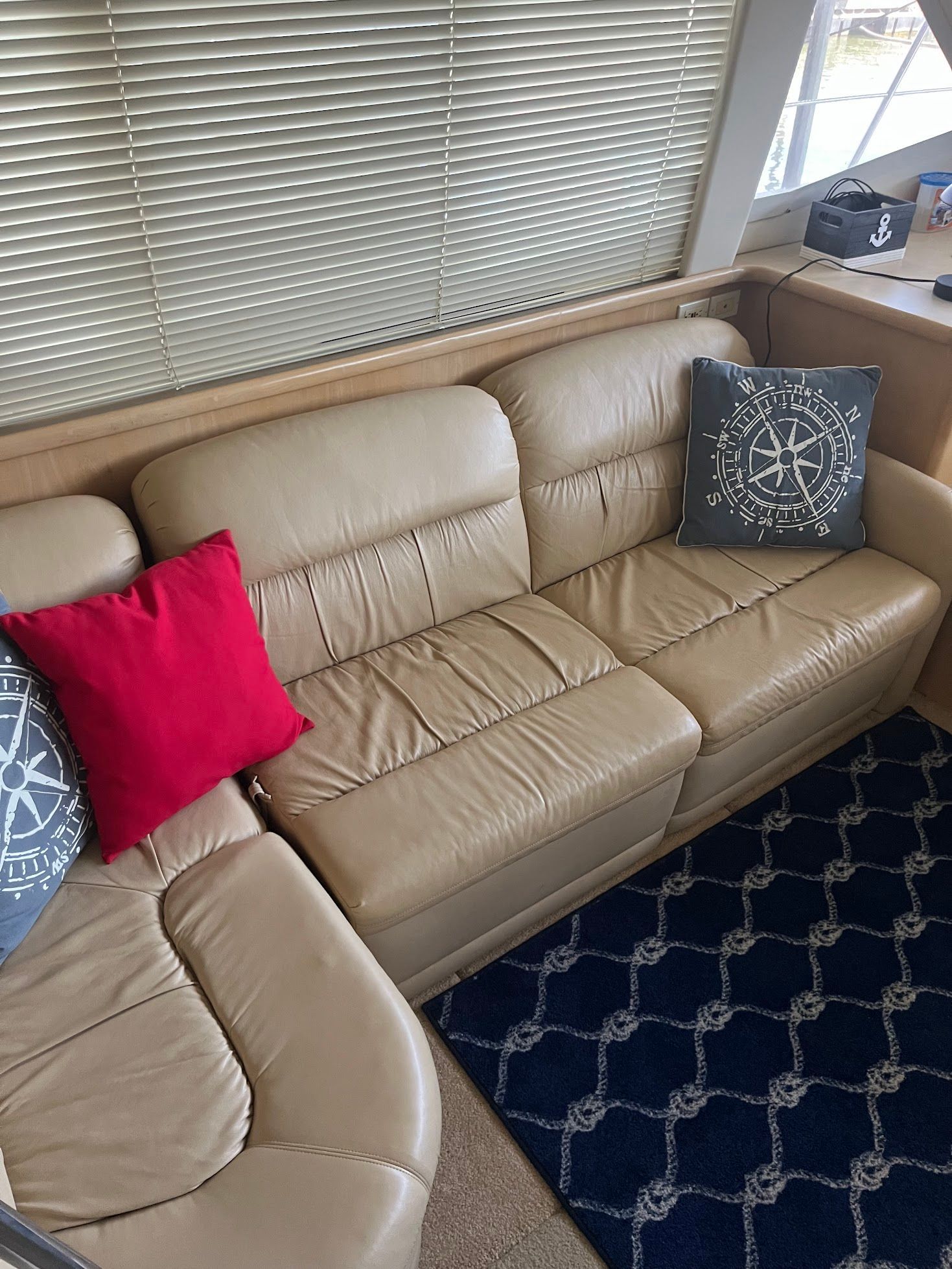 1998 Carver 355 Aft Cabin Motor Yacht - 10