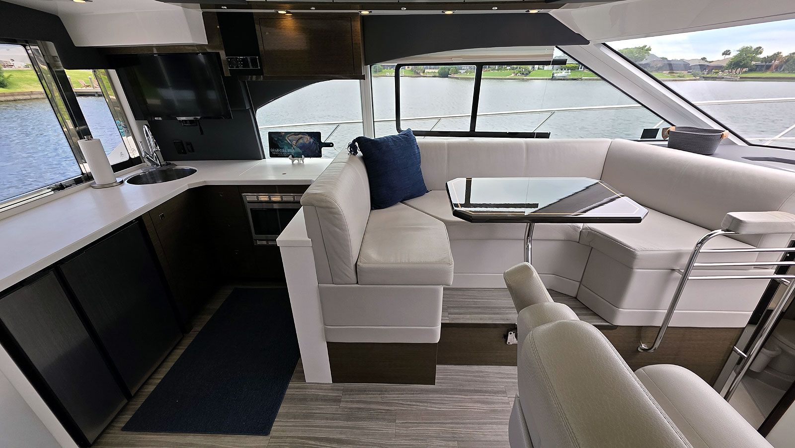 Main Cabin Port