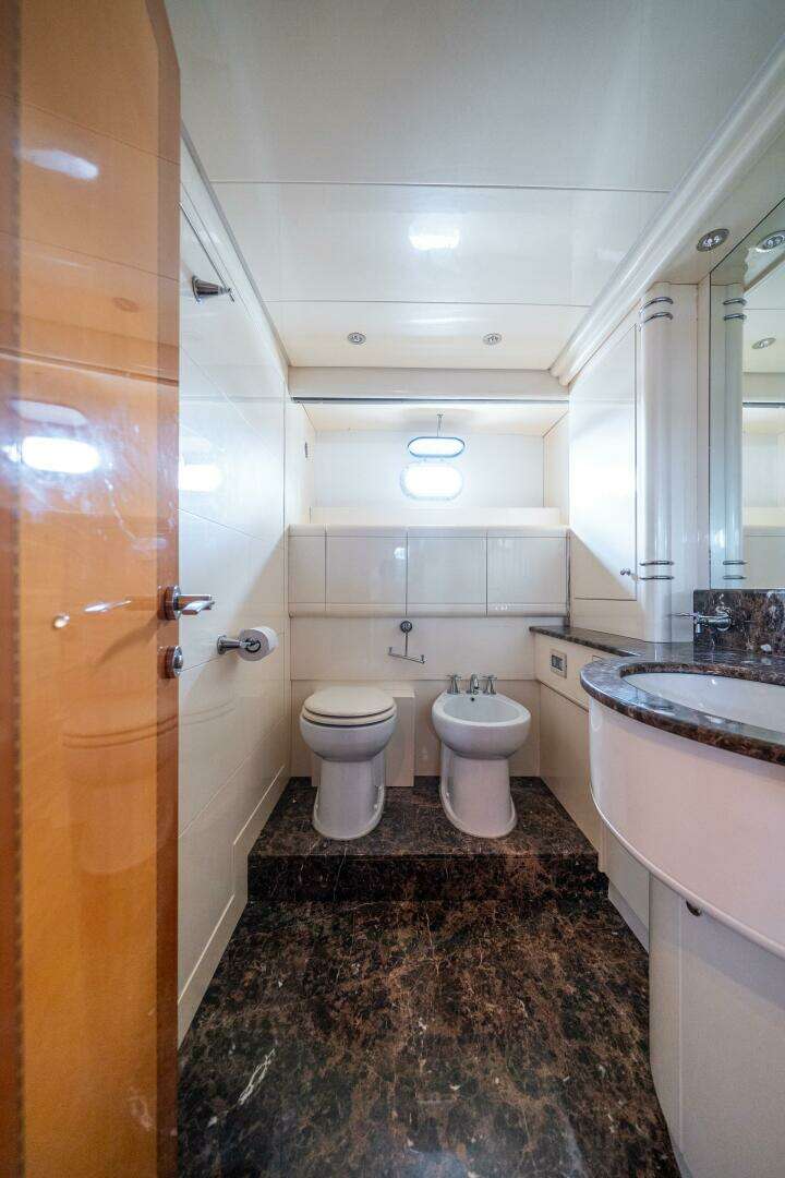 2001 Mangusta 80 - Image 43