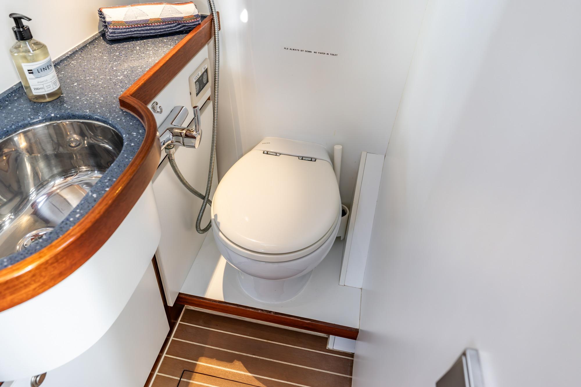 Luxury yacht bathroom with modern fixtures, Van De Stadt Stadtship 70, 2008 model.