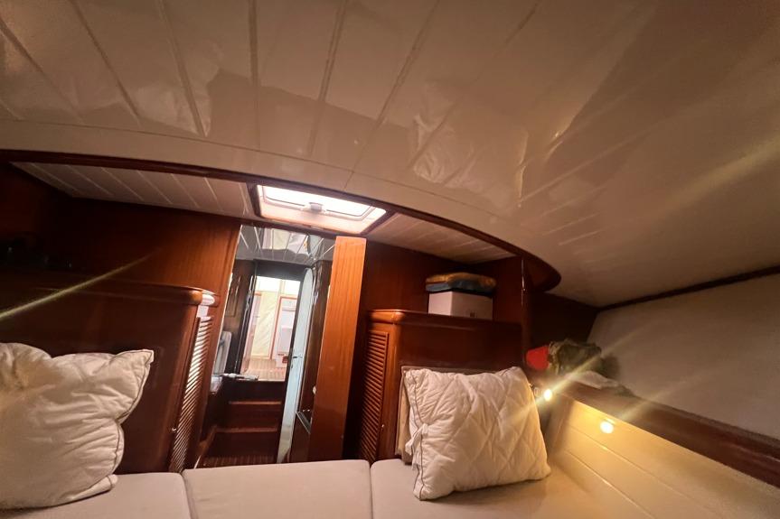 Interior cabin of 2004 RB DERELI Daytripper 40 yacht with cozy bedding.