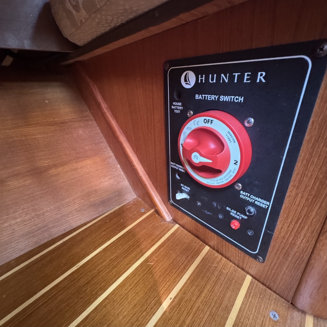 2002 Hunter 326 - Image 58