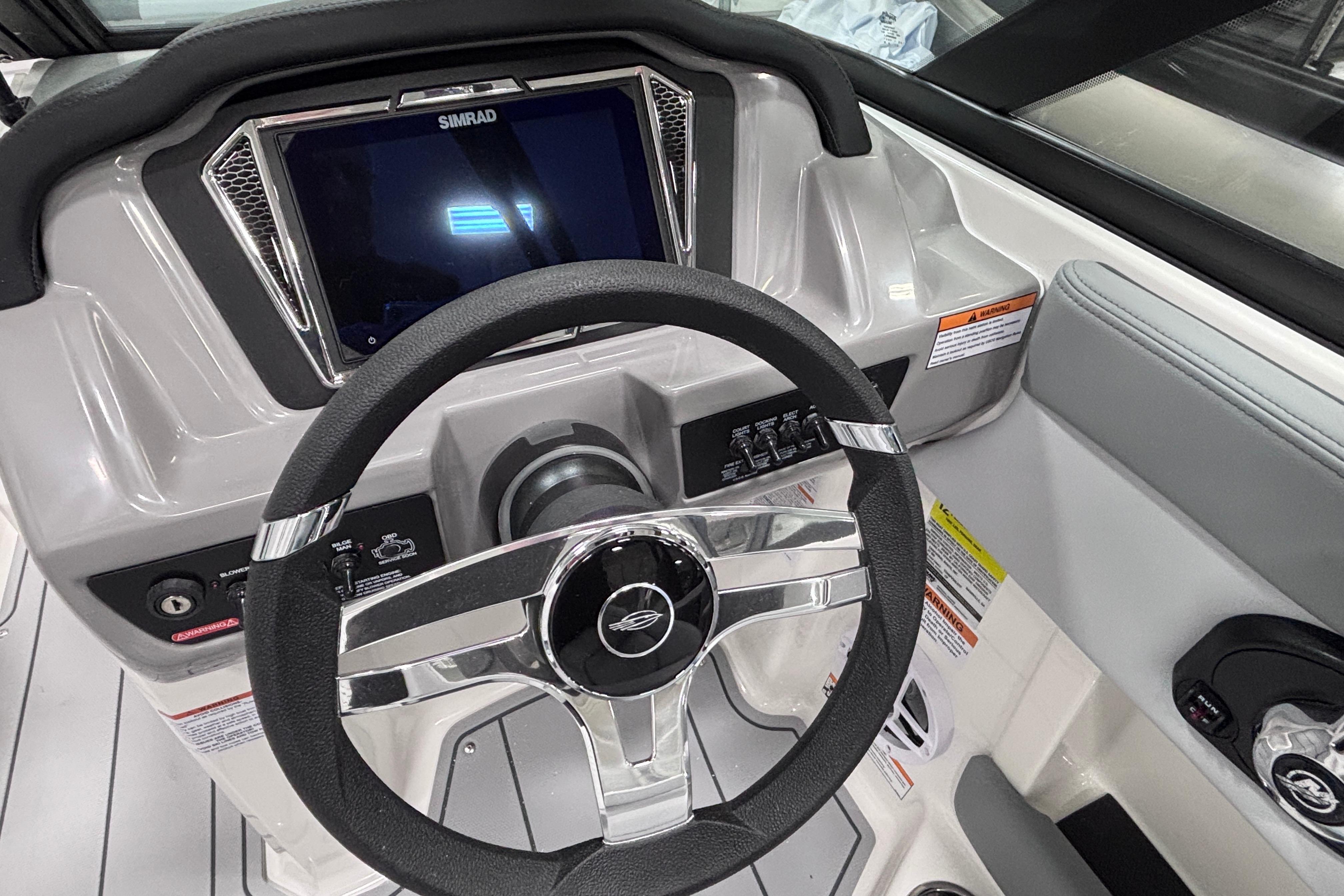 2026 Chaparral 21 SSi boat dashboard with steering wheel and digital display.