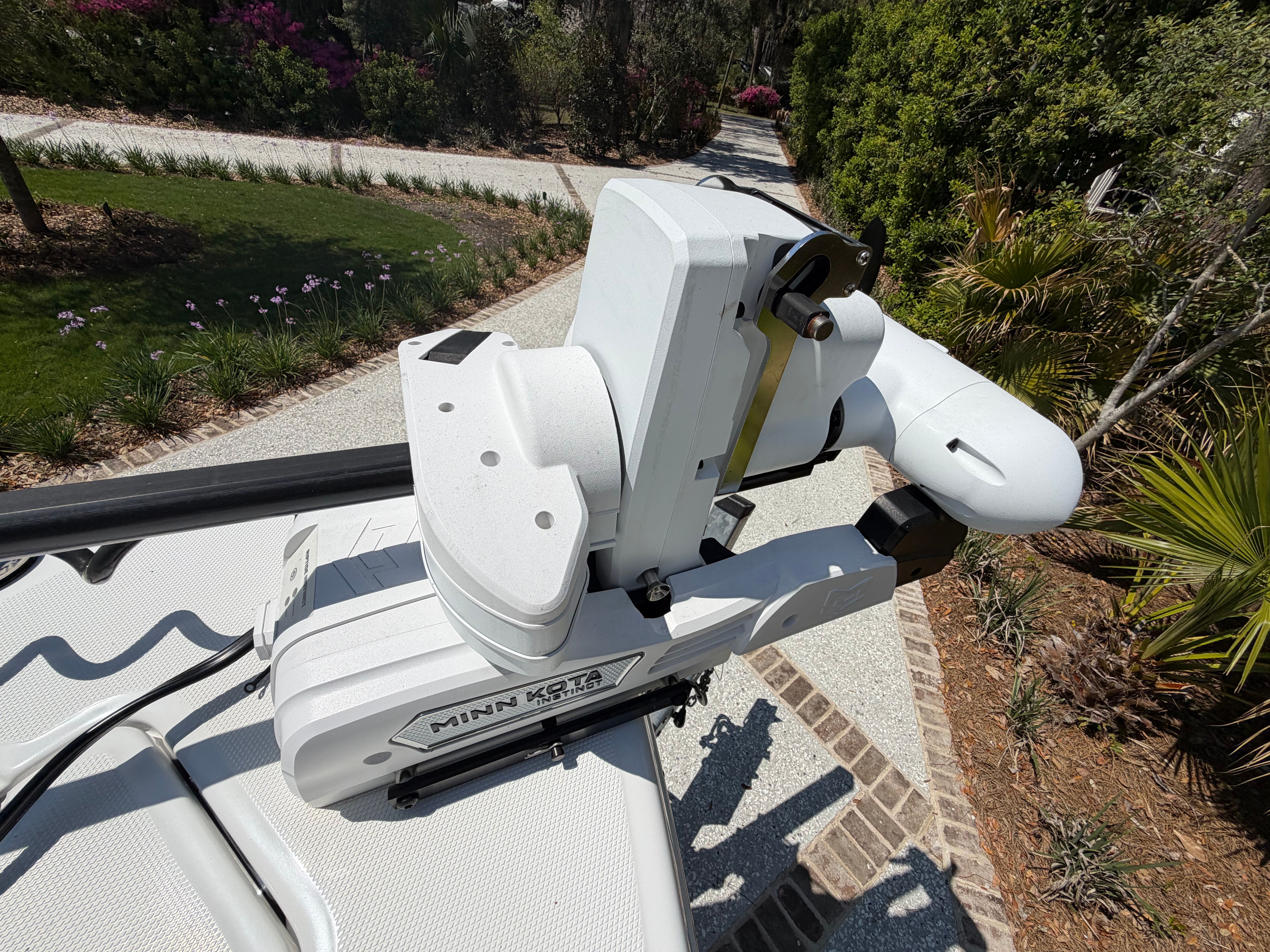2025 Everglades 253 Center Console - 16