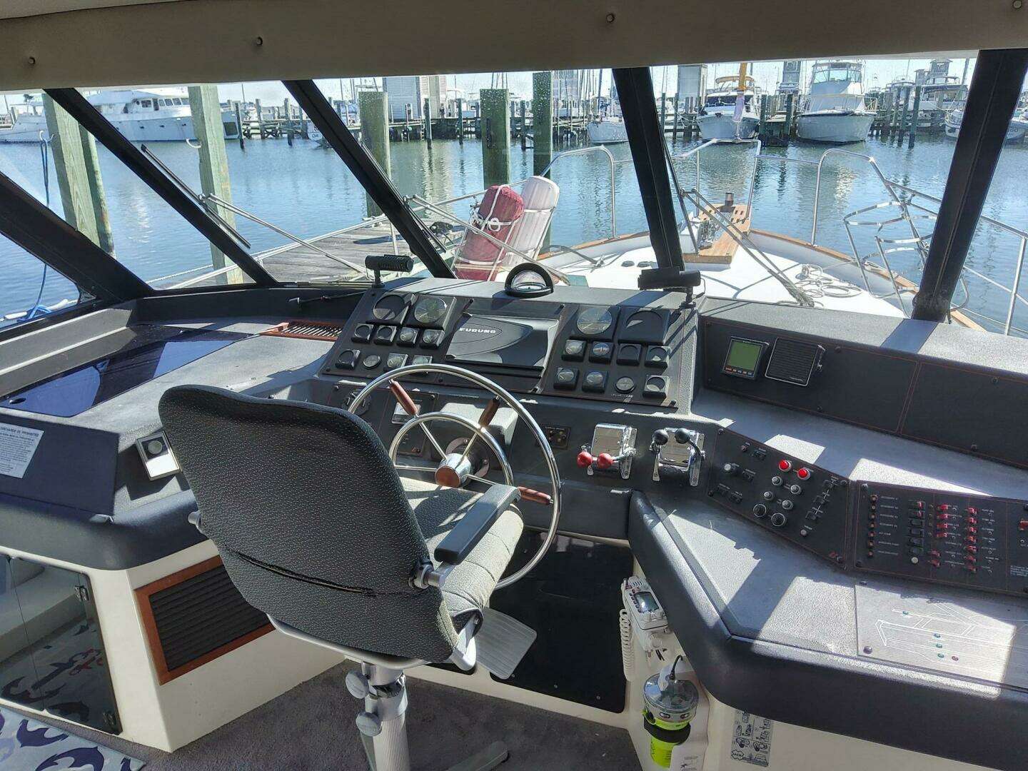 1991 Bayliner 4588 Pilothouse Motoryacht - Image 3