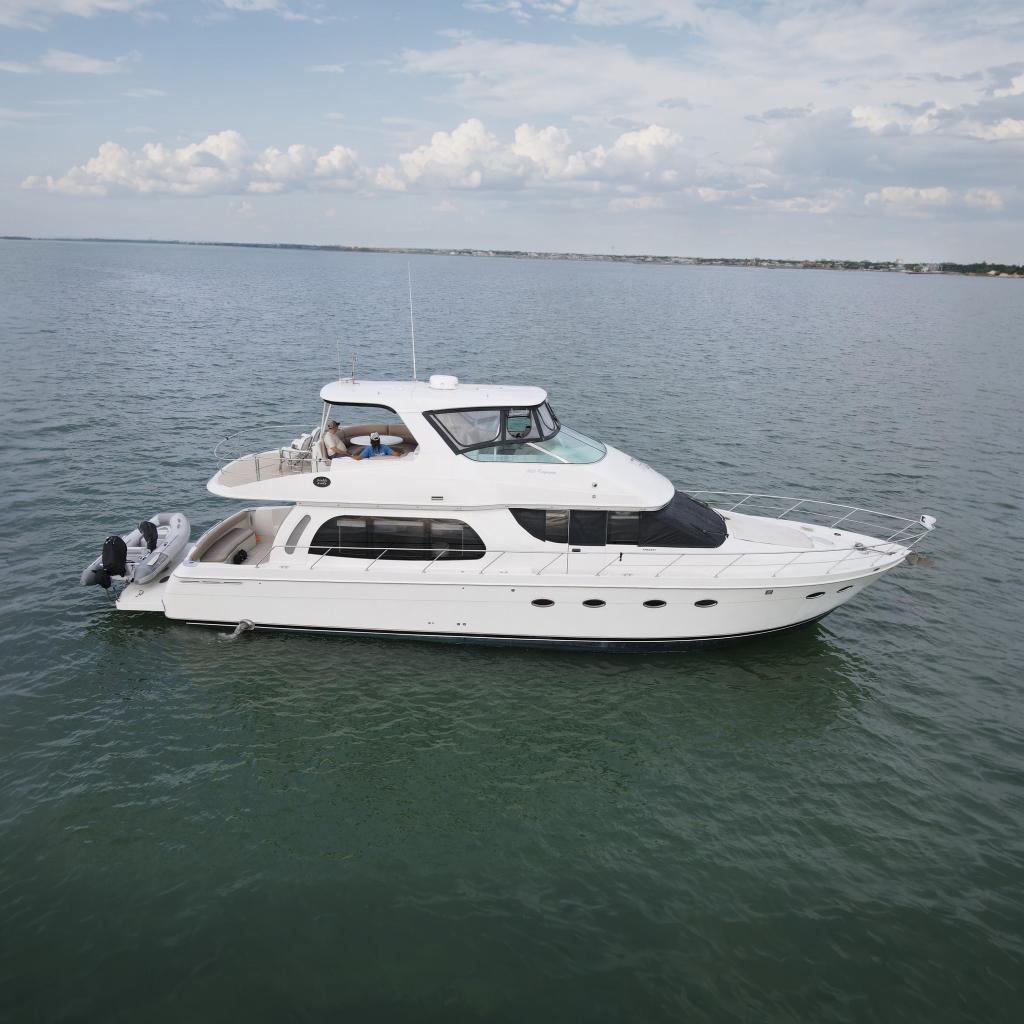 2004 Carver 560 Voyager