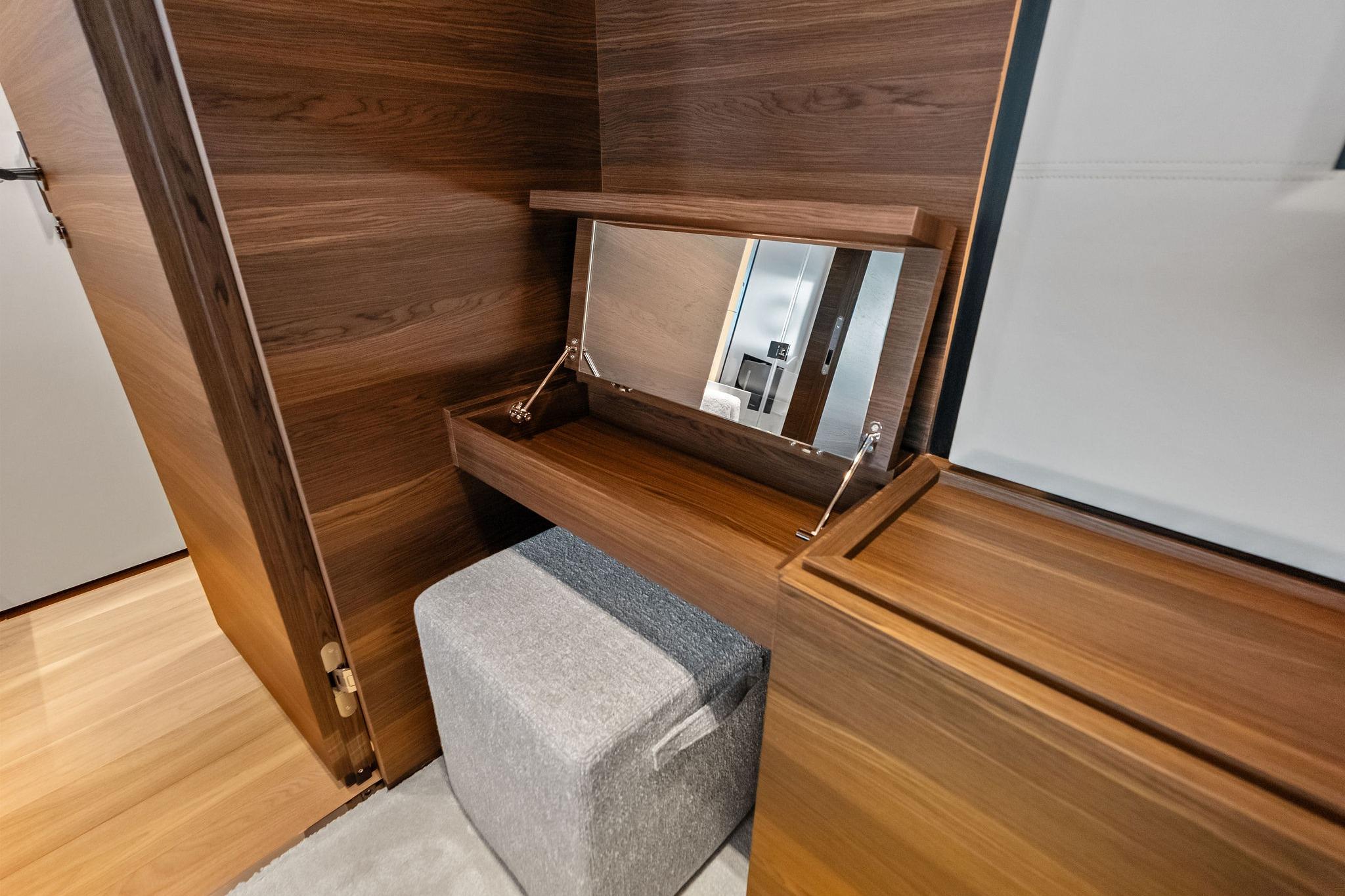 2023 Custom Line Navetta 33 - 94
