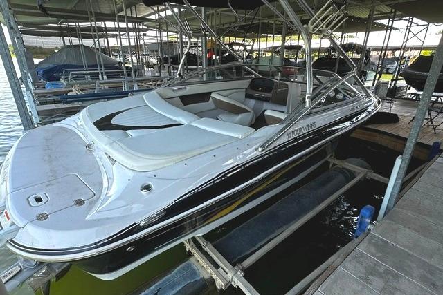 2007 Four Winns 200 Horizon boat docked in a marina, featuring sleek design and spacious seating.
