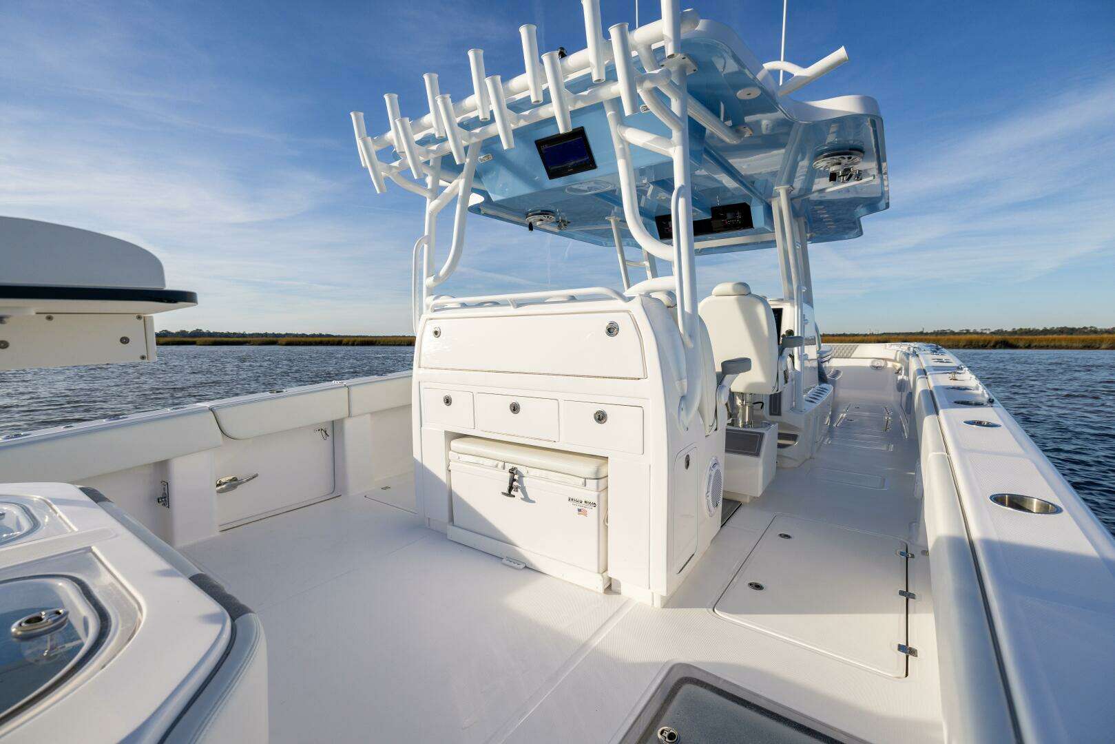 2024 Invincible 40 CAT - Image 27