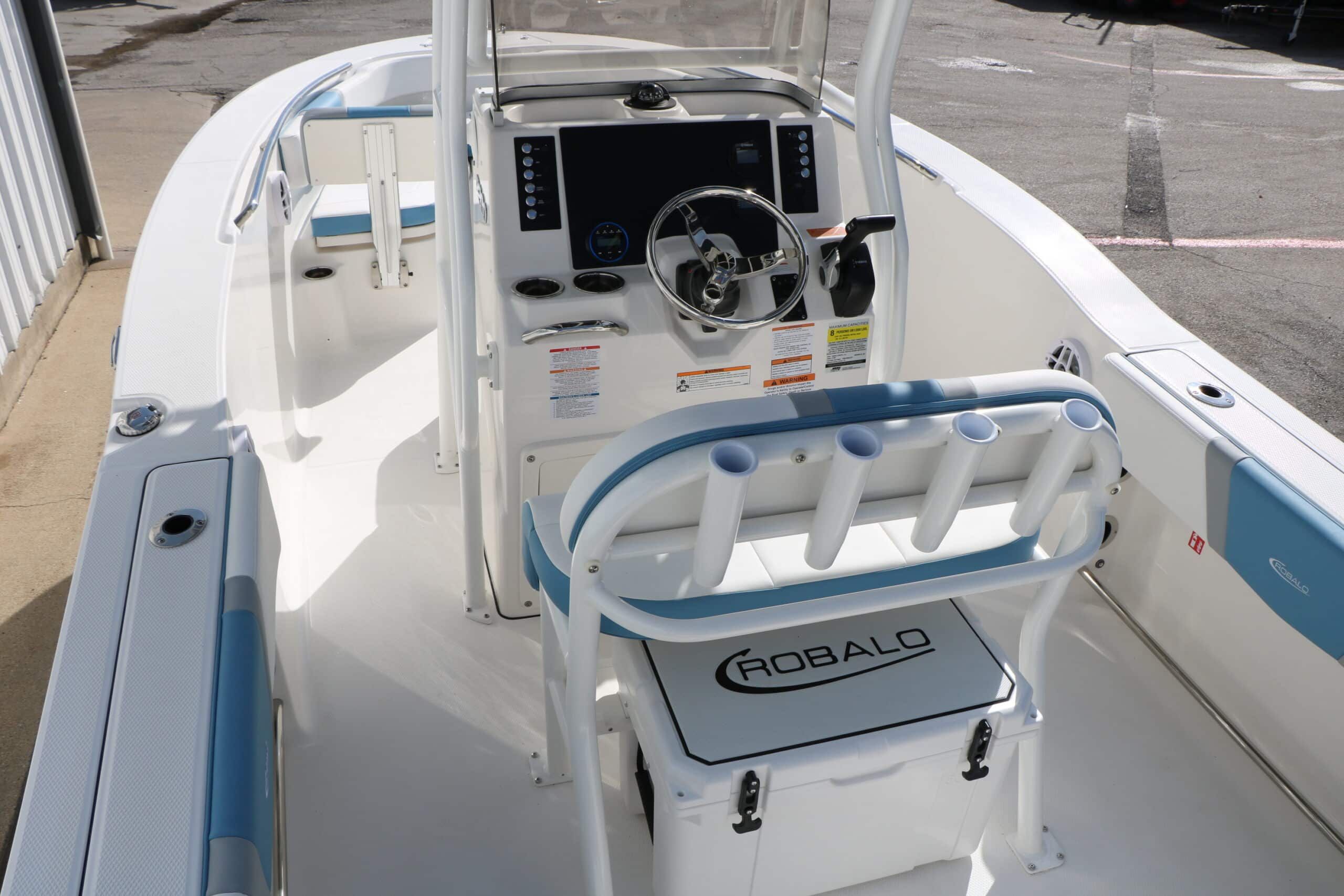 2026 Robalo R200 Center Console - 18