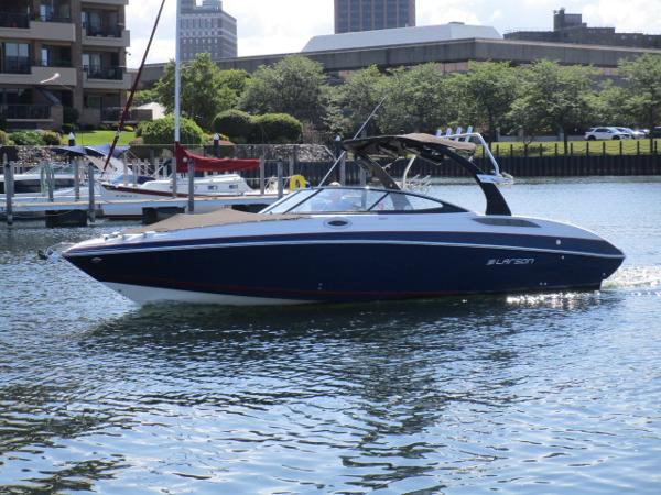 2017 Larson LXi 292 I/O
