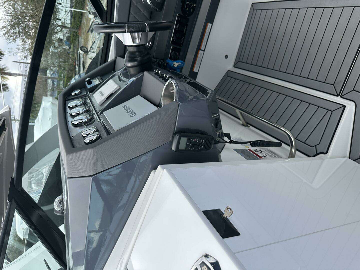 2019 Cruisers Yachts 338 Outboard - Image 47