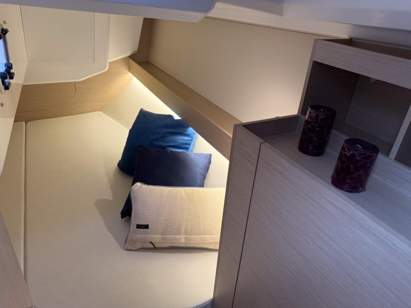 2023 Beneteau Oceanis 30.1 - Image 19