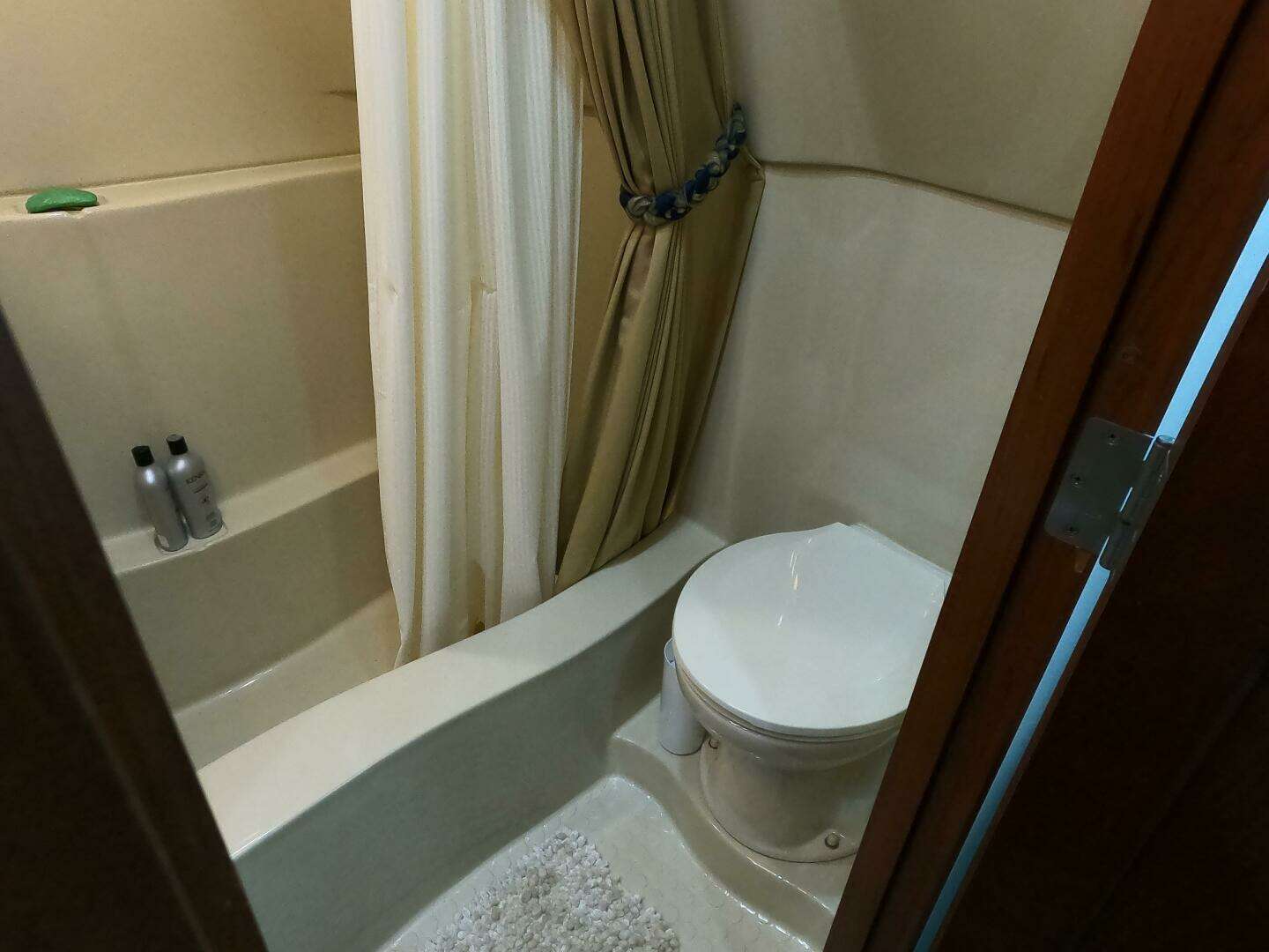 2006 Bluewater 5200 - Image 47