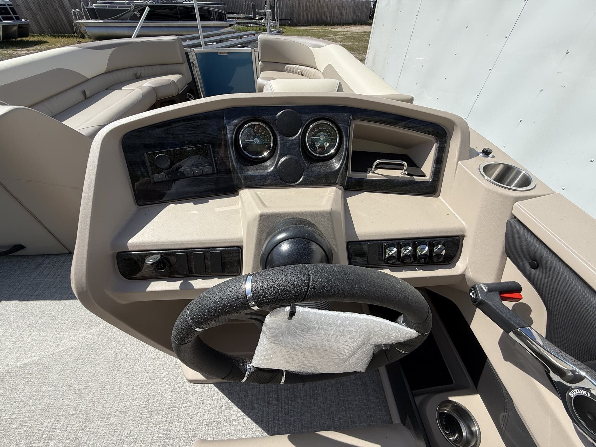 2026 Avalon LSZ 25 VERSATILE REAR BENCH-200HP - 5