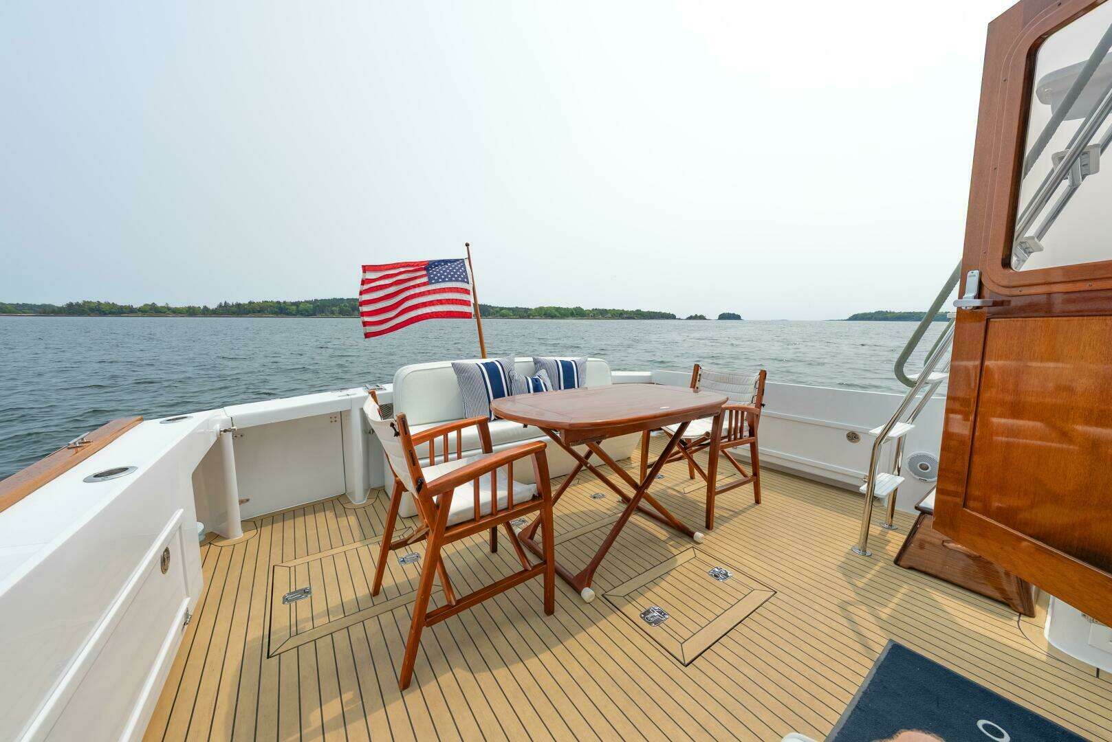 2019 Lowell Flybridge - Image 17