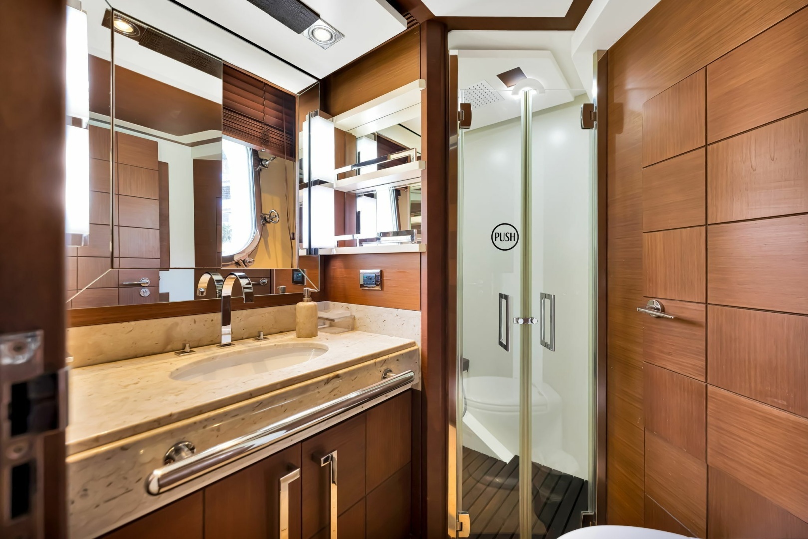 2005 Azimut 105 - Image 107