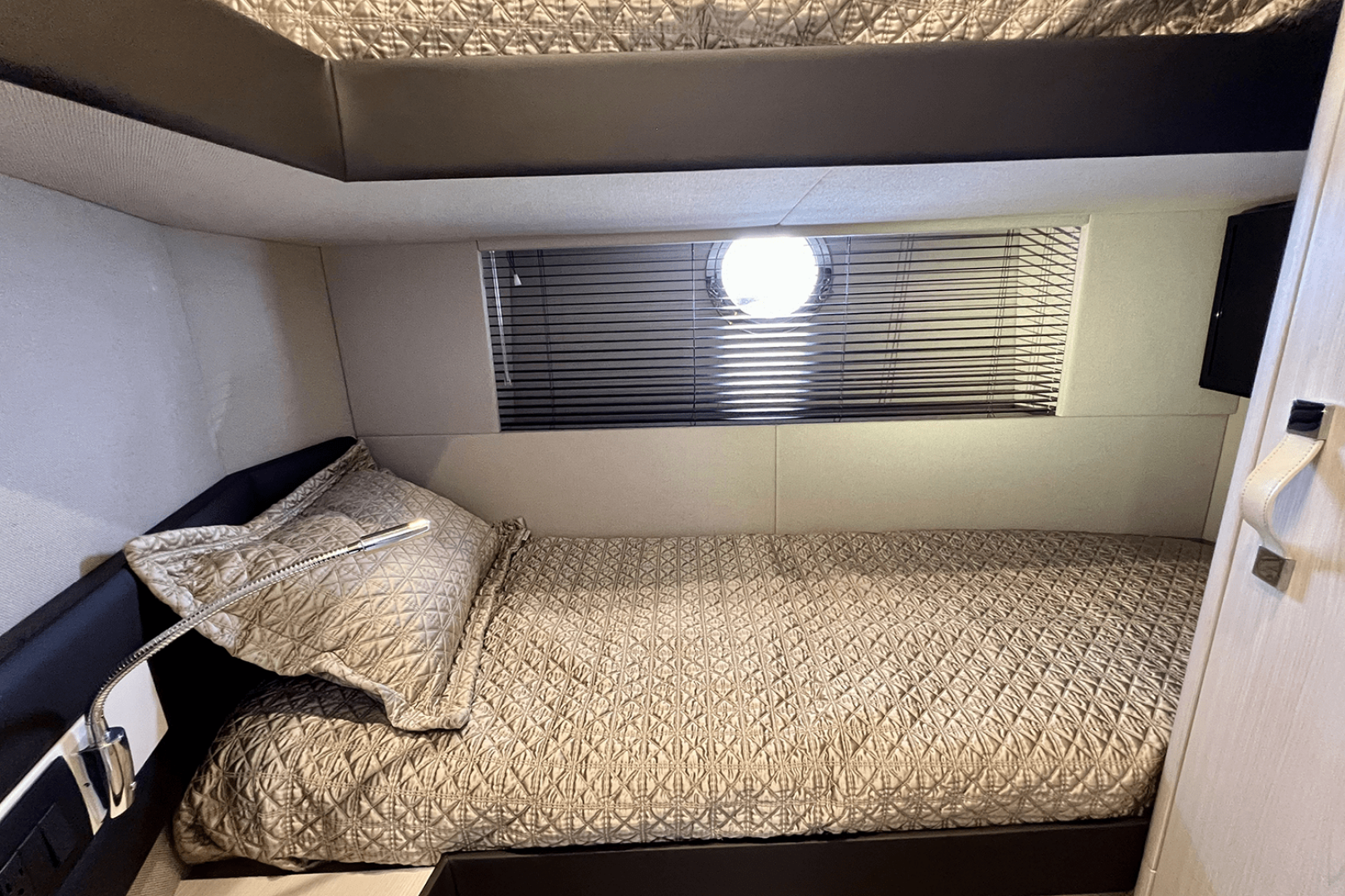 2019 Azimut 50 FLYBRIDGE - Image 75