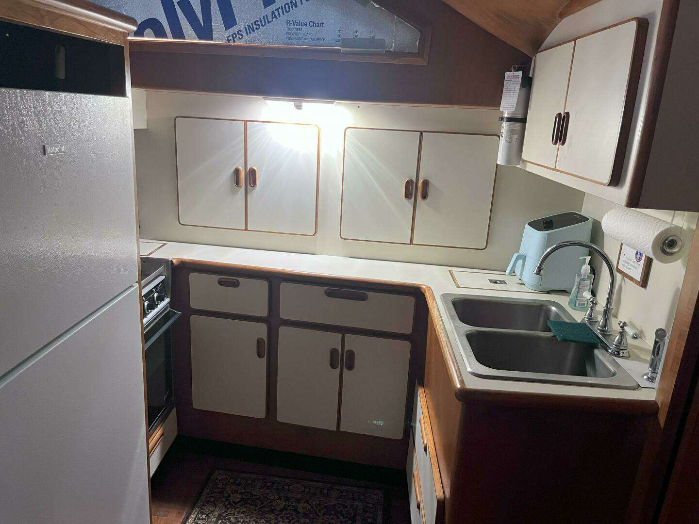 1990 Jefferson 43 Sundeck - Image 26