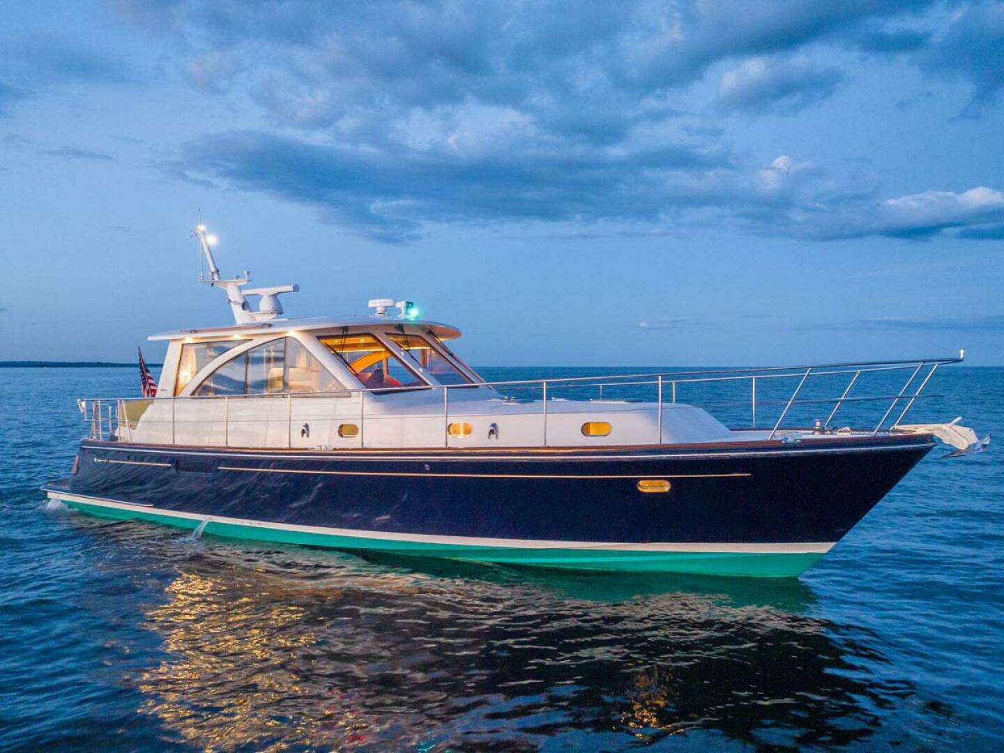 2014 Hunt Yachts — - Image 3