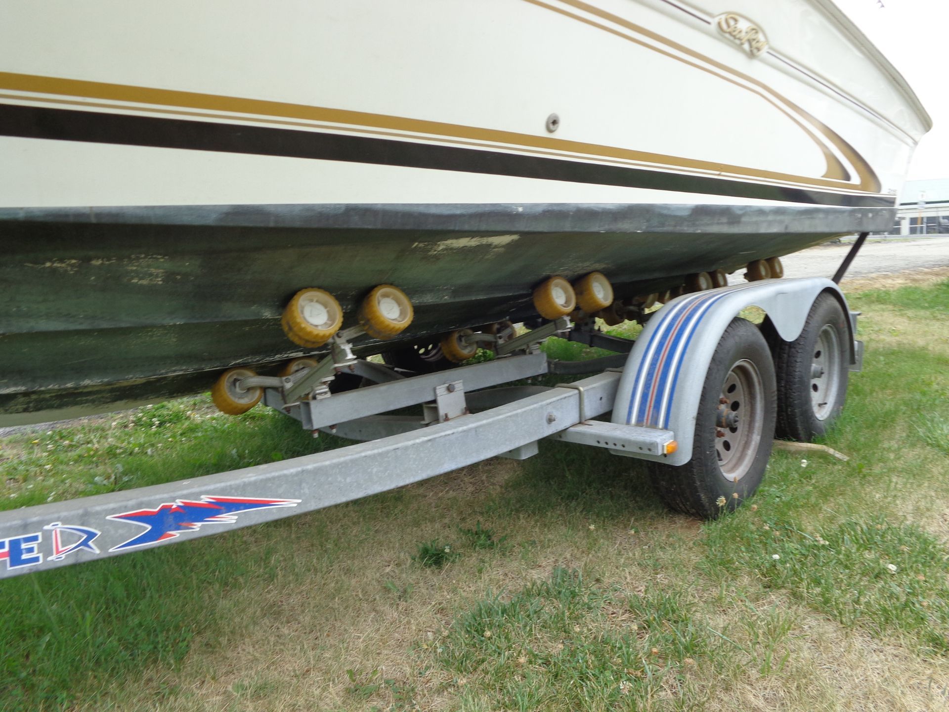 1999 Sea Ray Express Cruiser - 9