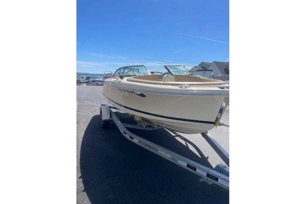 2014 Chris-Craft Carina 21