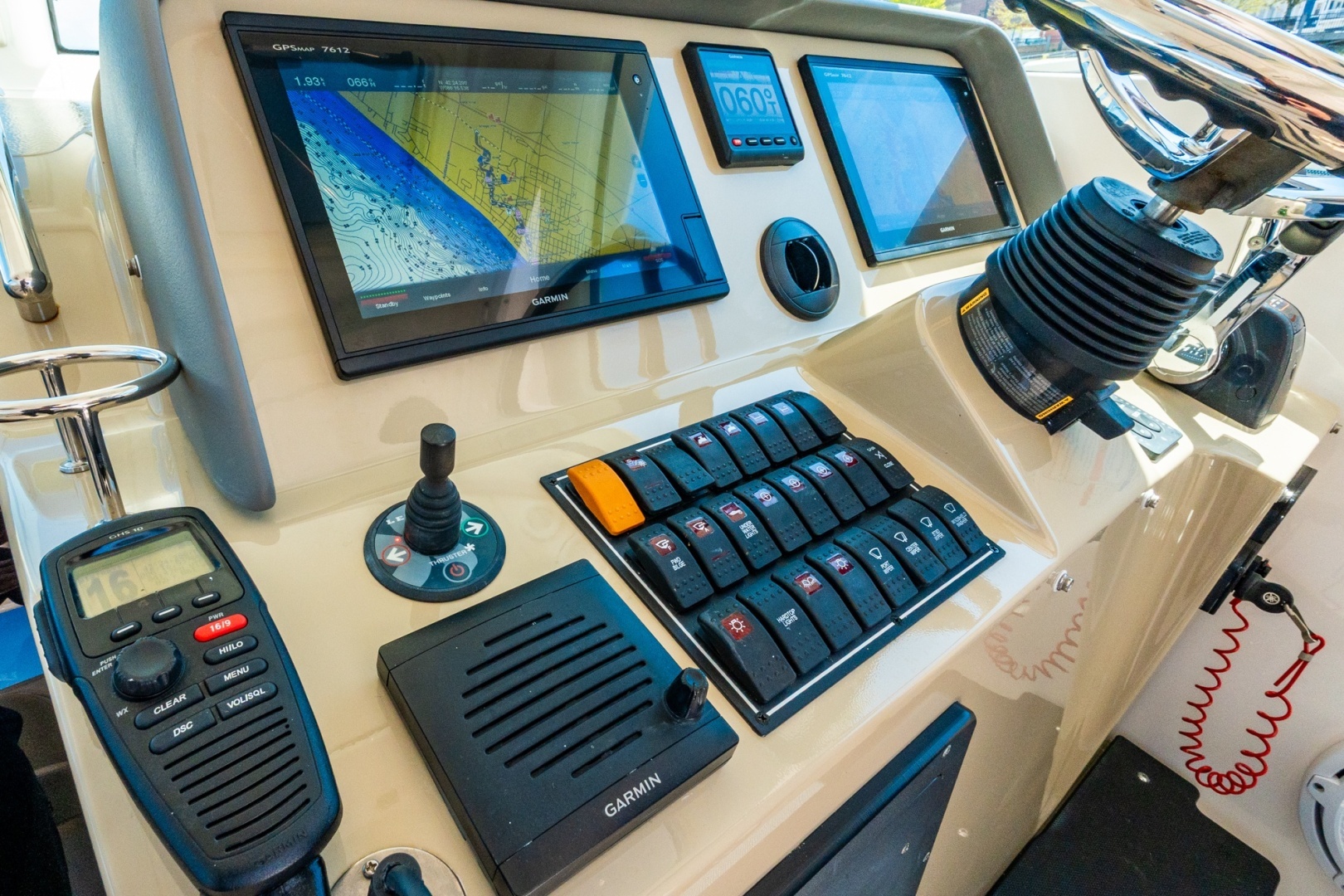 2016 Pursuit OS 385 Offshore - Image 8