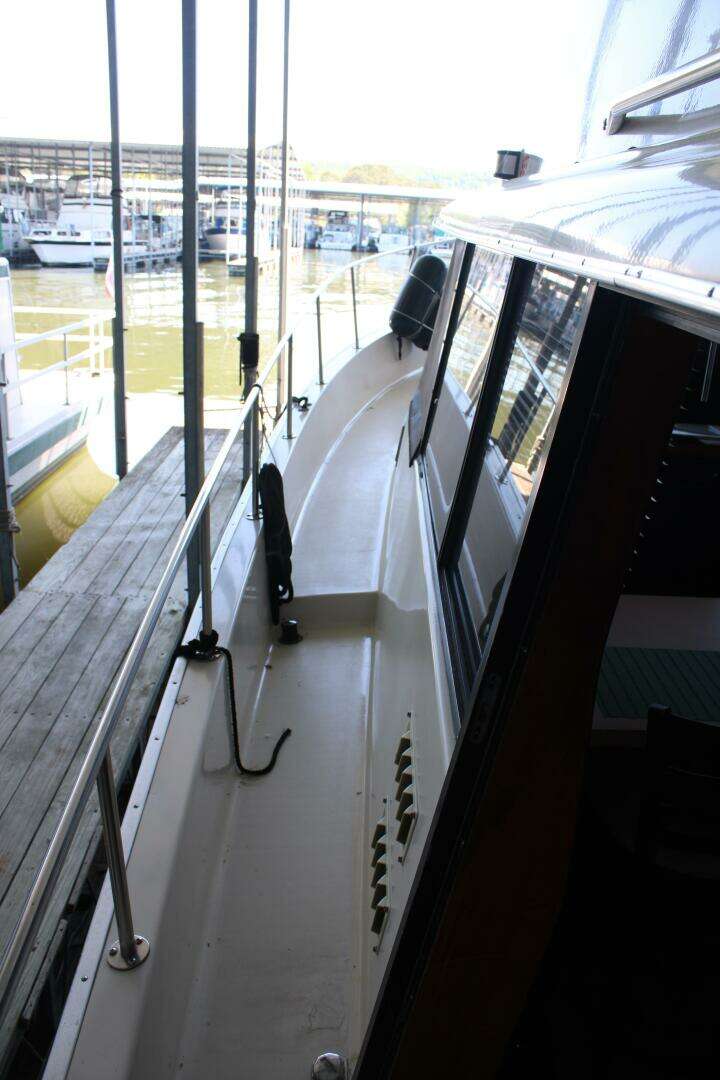 1986 Mainship 40' Double Cabin - Image 3