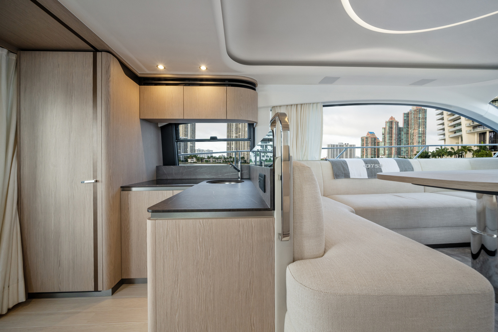 2023 Azimut 53 FLY - Image 40