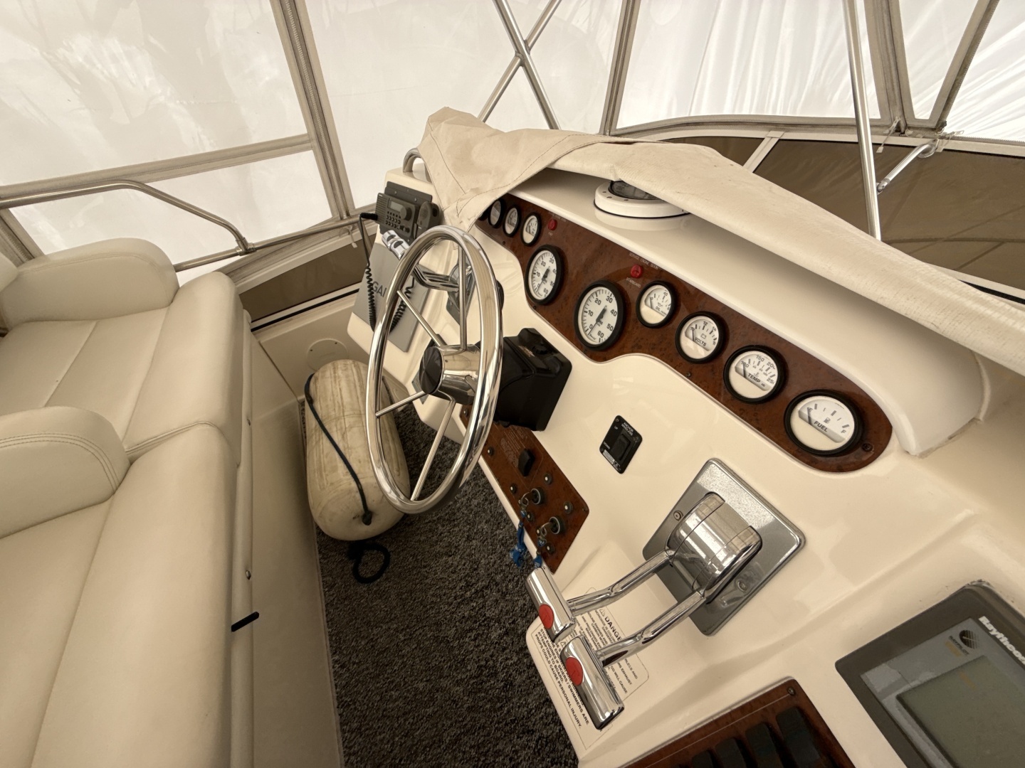 1999 Silverton 422 - Image 33