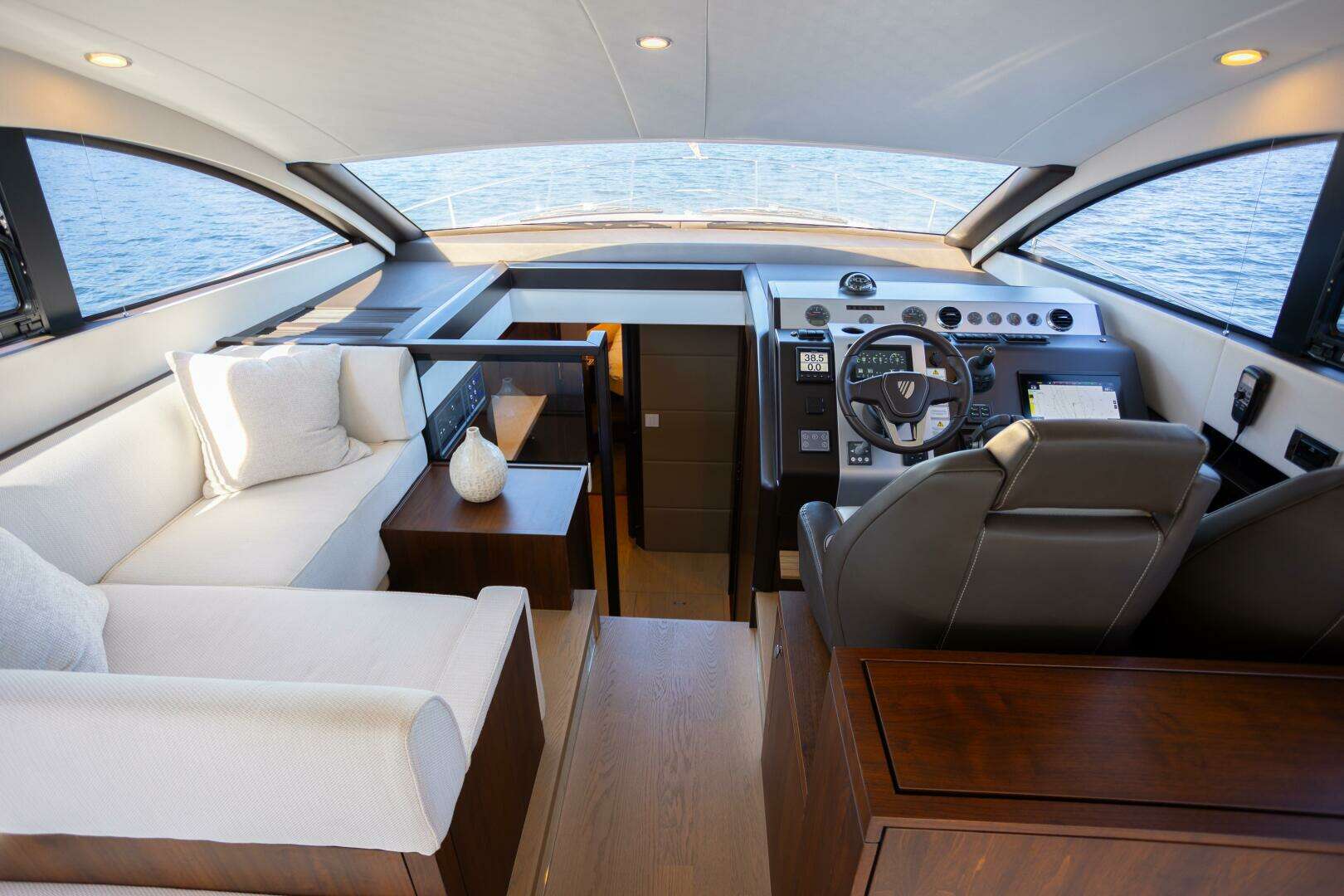 2025 Fairline Squadron 50 - Image 6