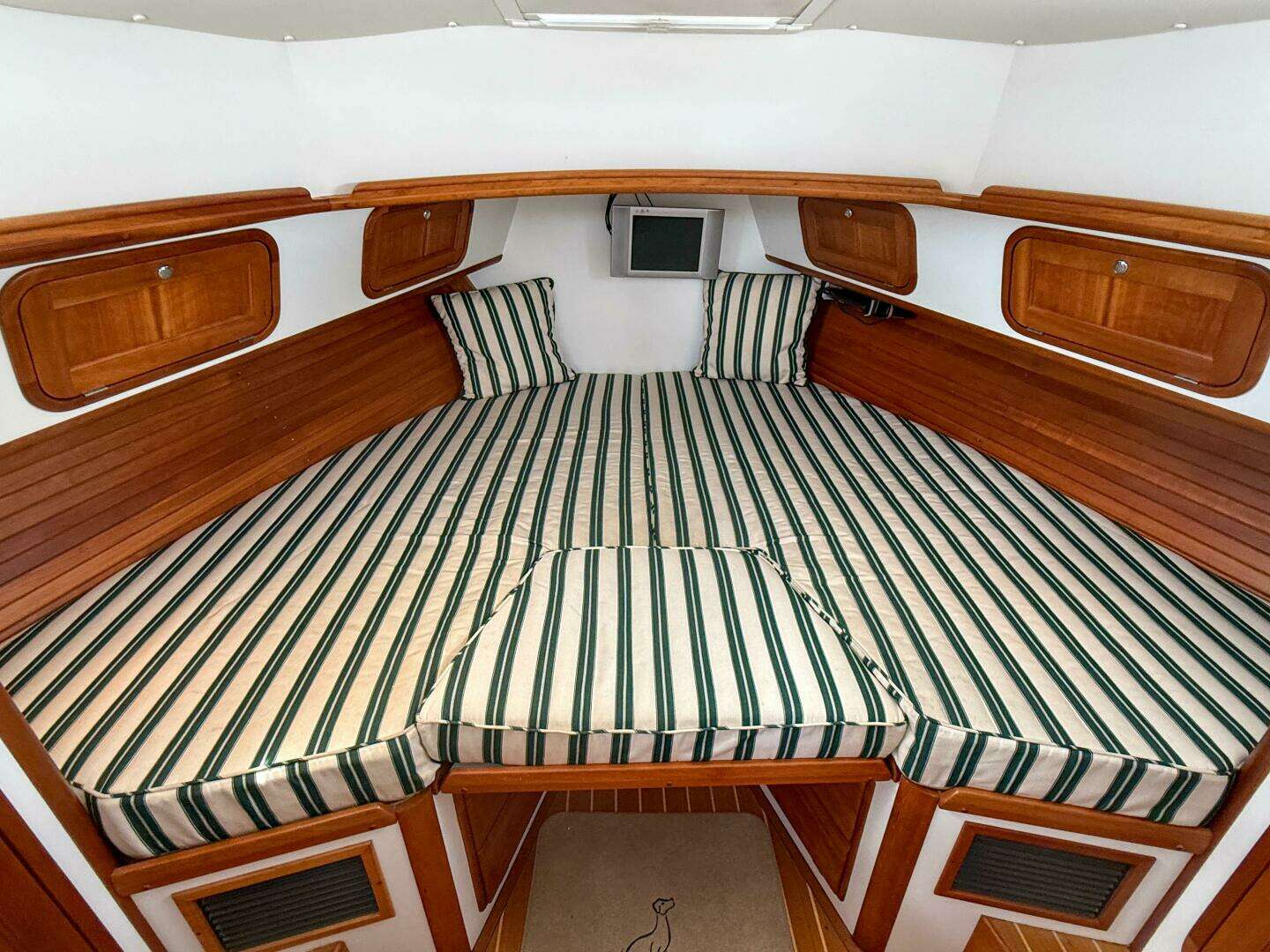 2002 Legacy 34 Express Twin Jet - Image 37