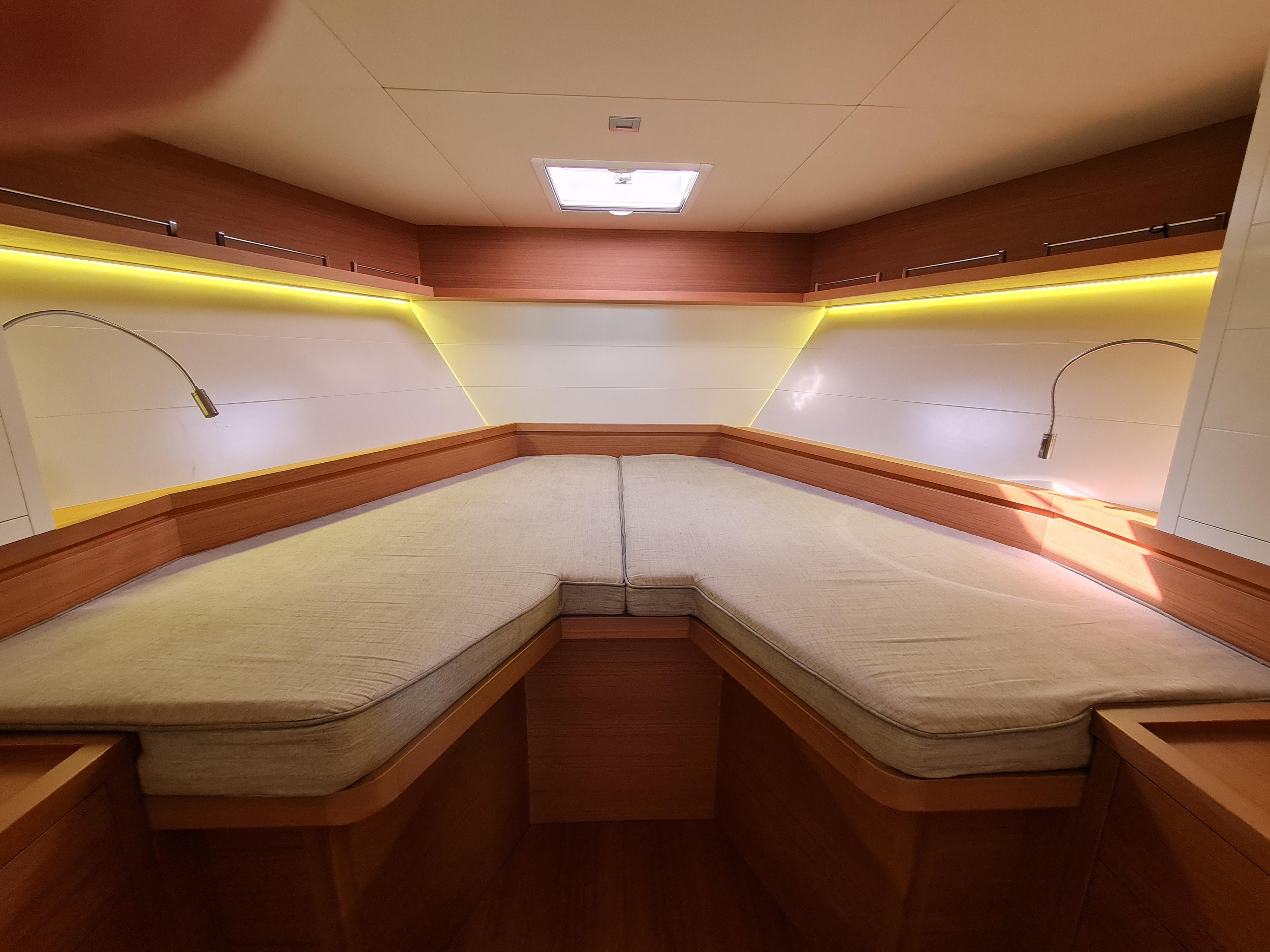 Toy Tender 47 master cabin