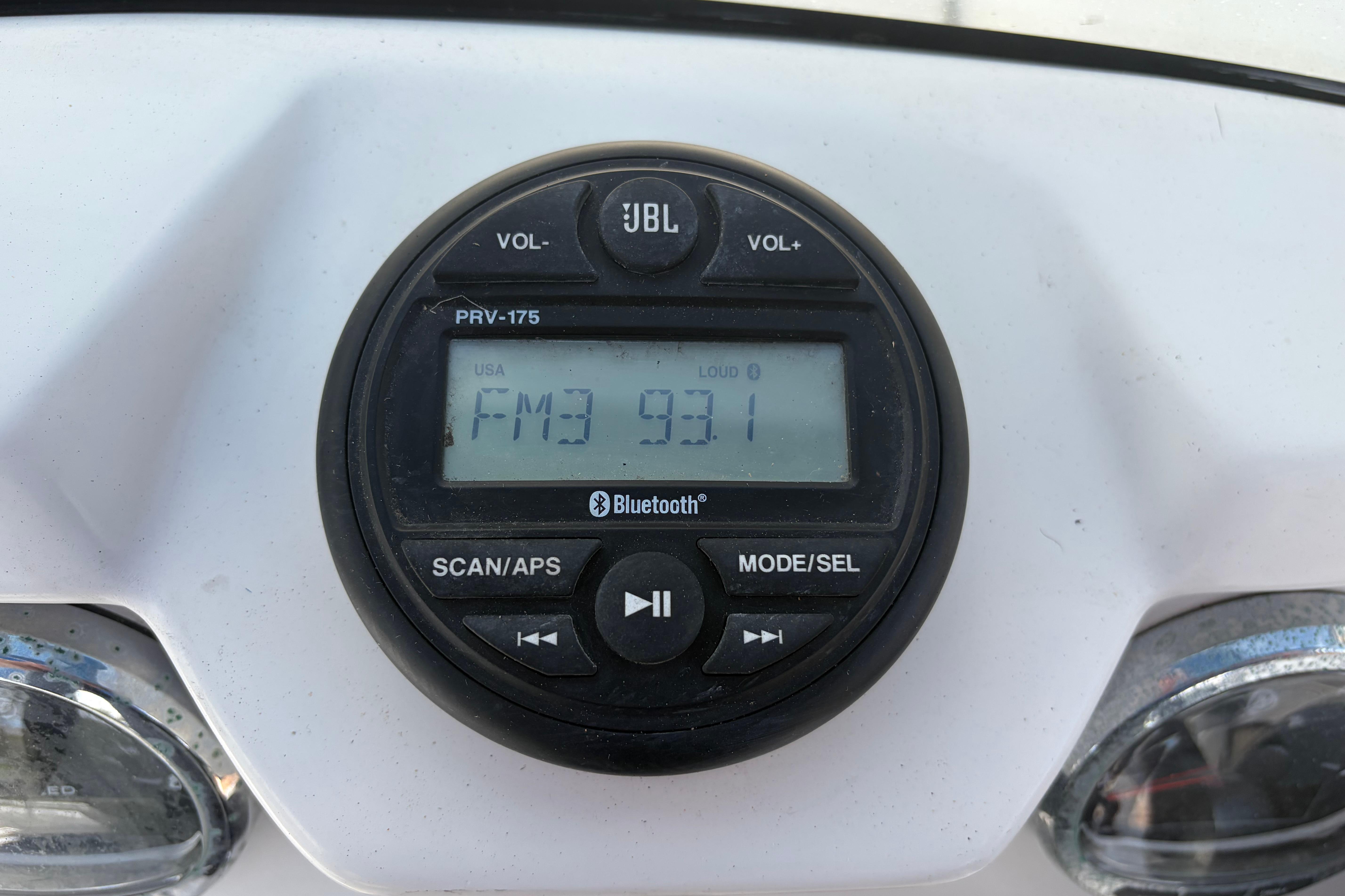 JBL PRV-175 radio display on 2021 Zodiac N-ZO 680, tuned to FM 93.1.