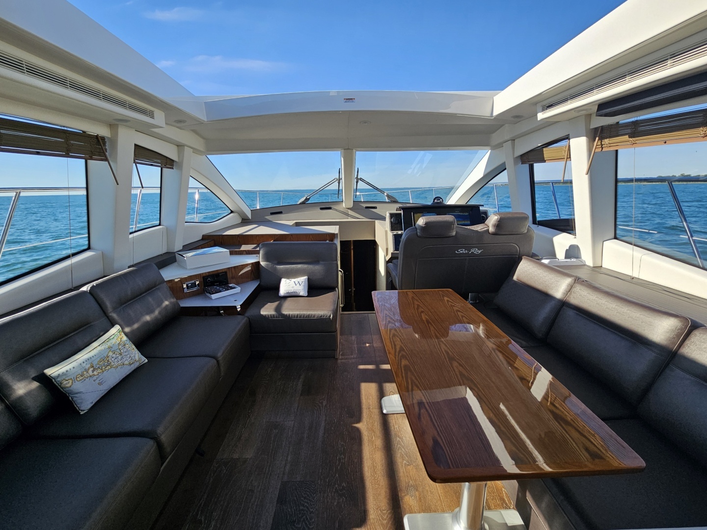 2019 Sea Ray 520 Sundancer - Image 28
