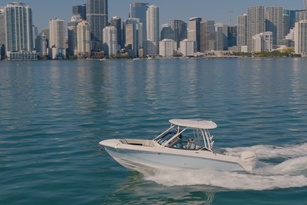 2022 Boston Whaler Vantage