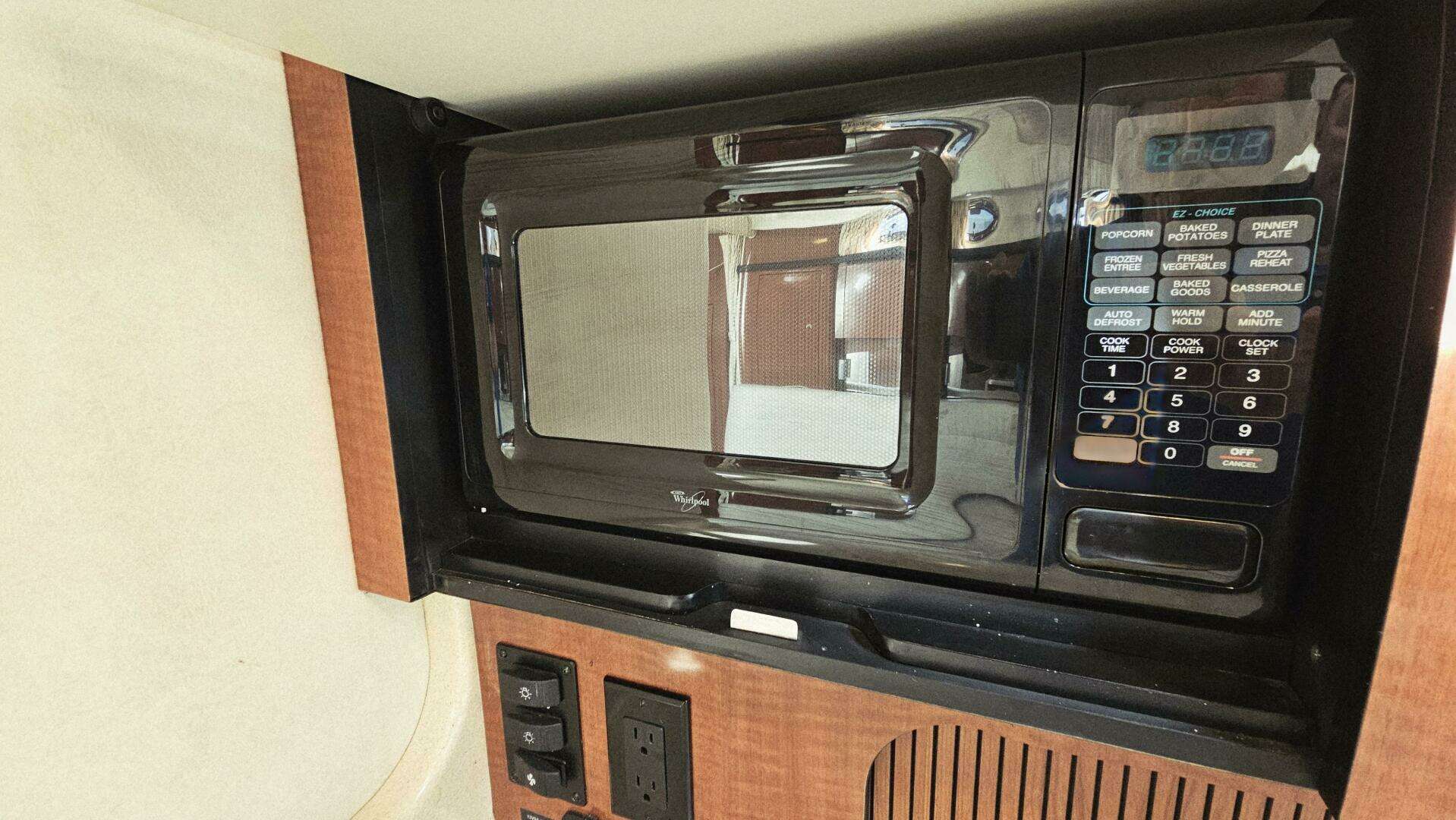 2003 Sea Ray 340 Sundancer - Image 28