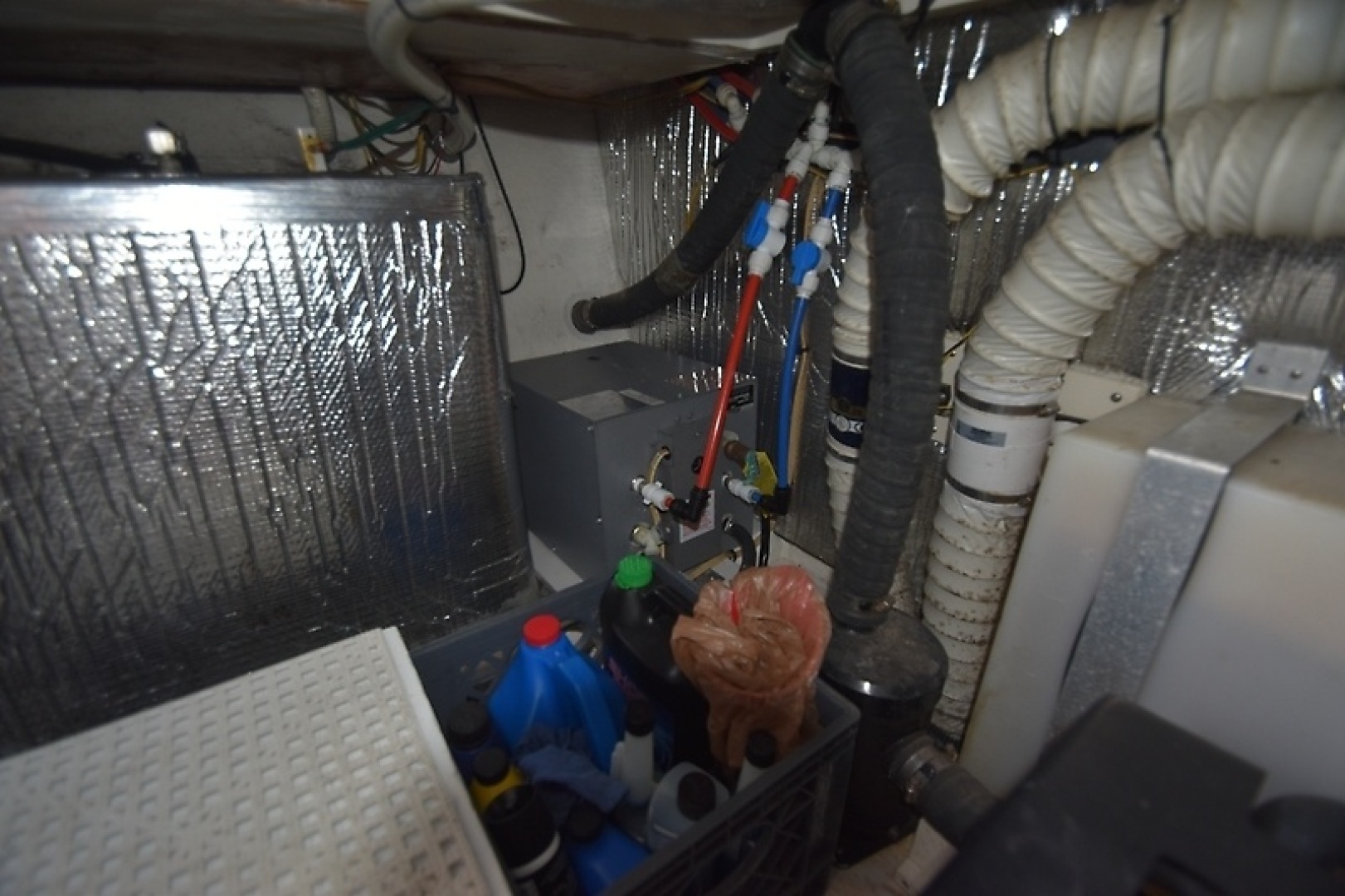 2004 Cruisers Yachts 320 Express - Image 19