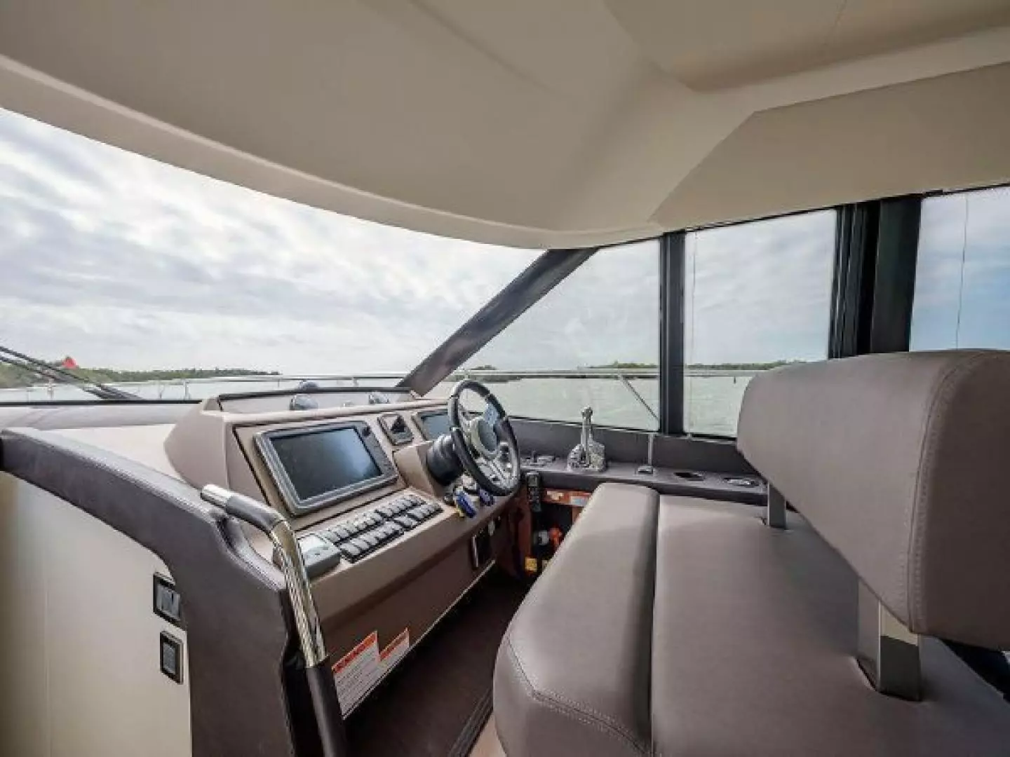 2015 Prestige 550 - Image 5