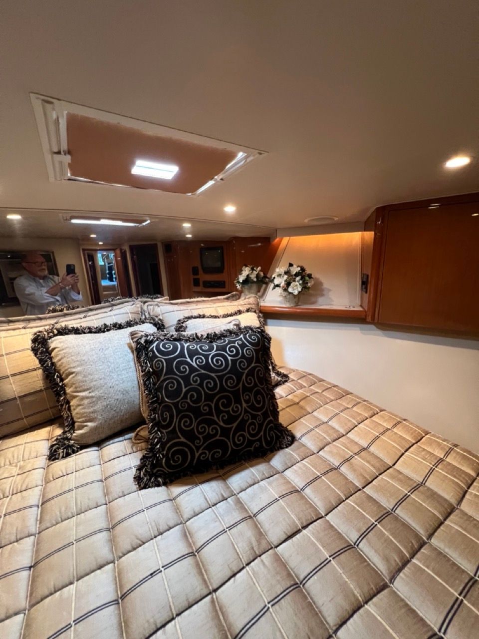 2002 Viking 61 Enclosed Bridge - 90