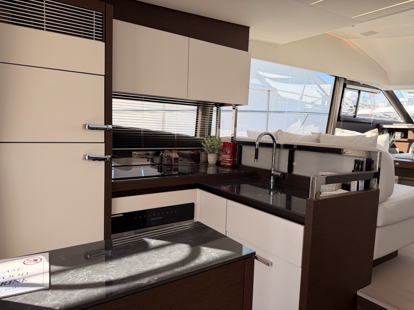 2023 Prestige 520 - Image 3