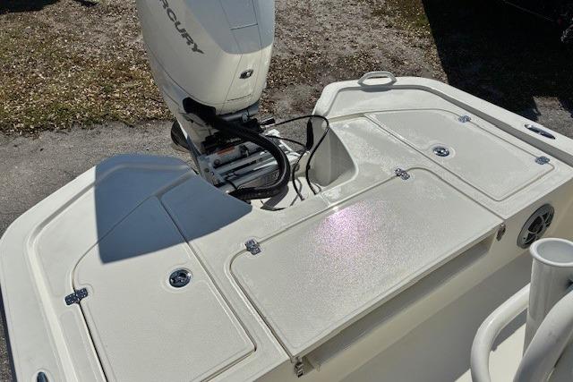 2026 Mako 24 APEX boat with Mercury outboard engine, featuring spacious deck layout.