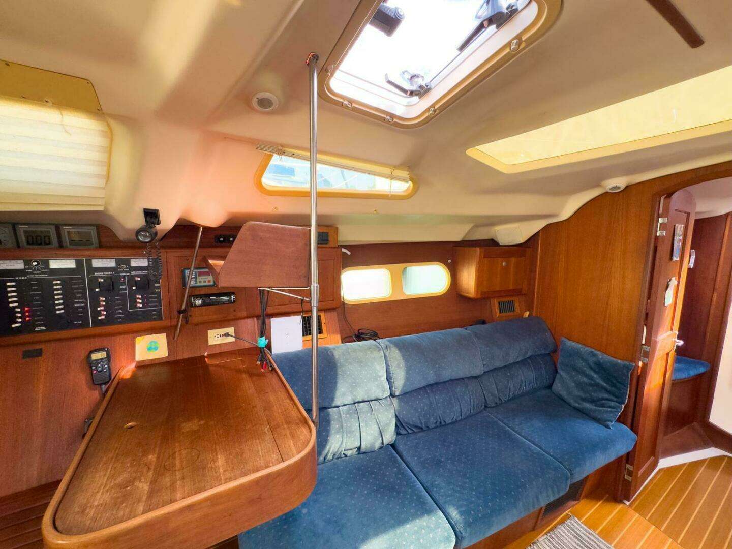 2001 Hunter 410 - Image 11