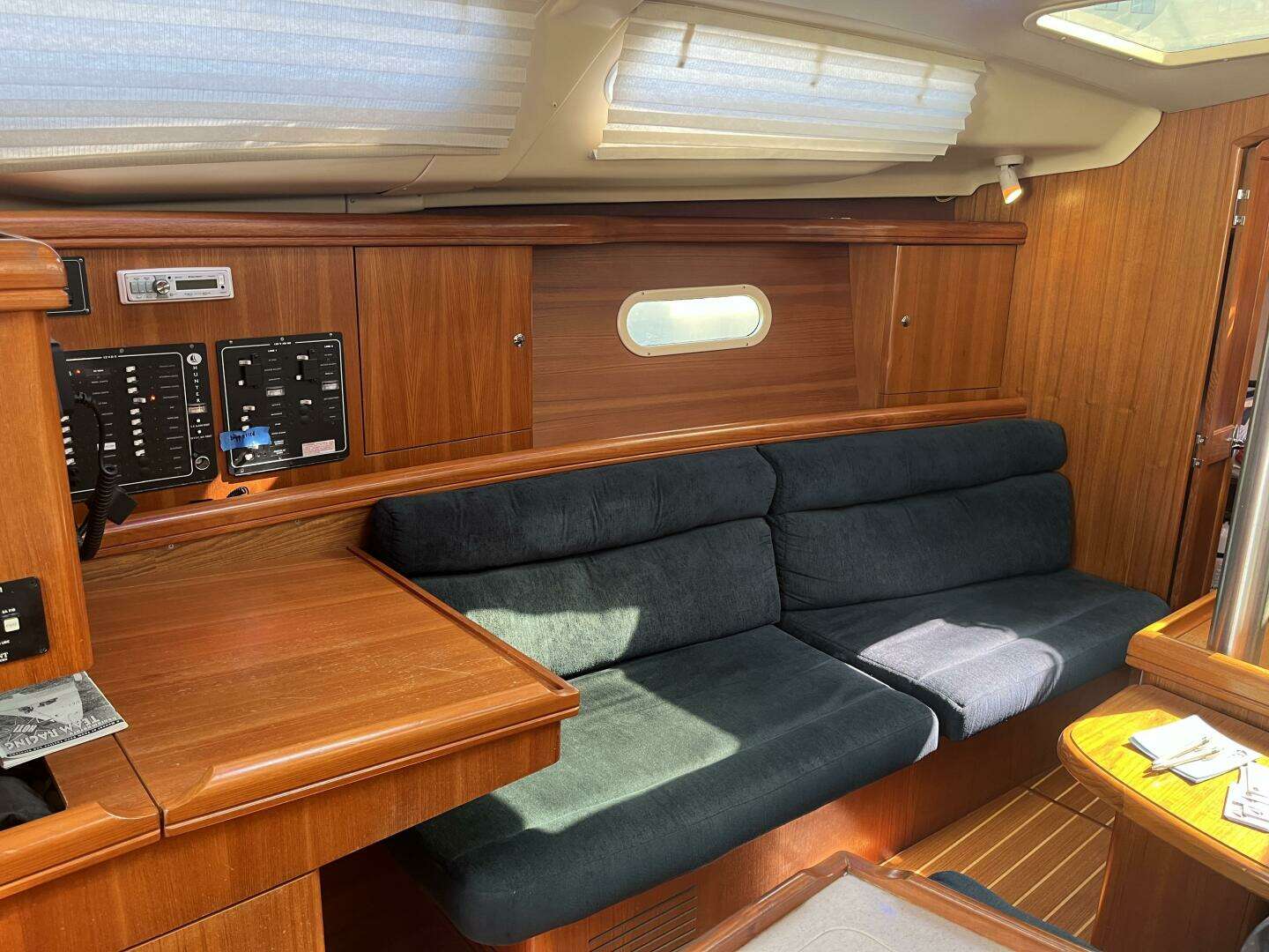 2003 Hunter 356 - Image 32
