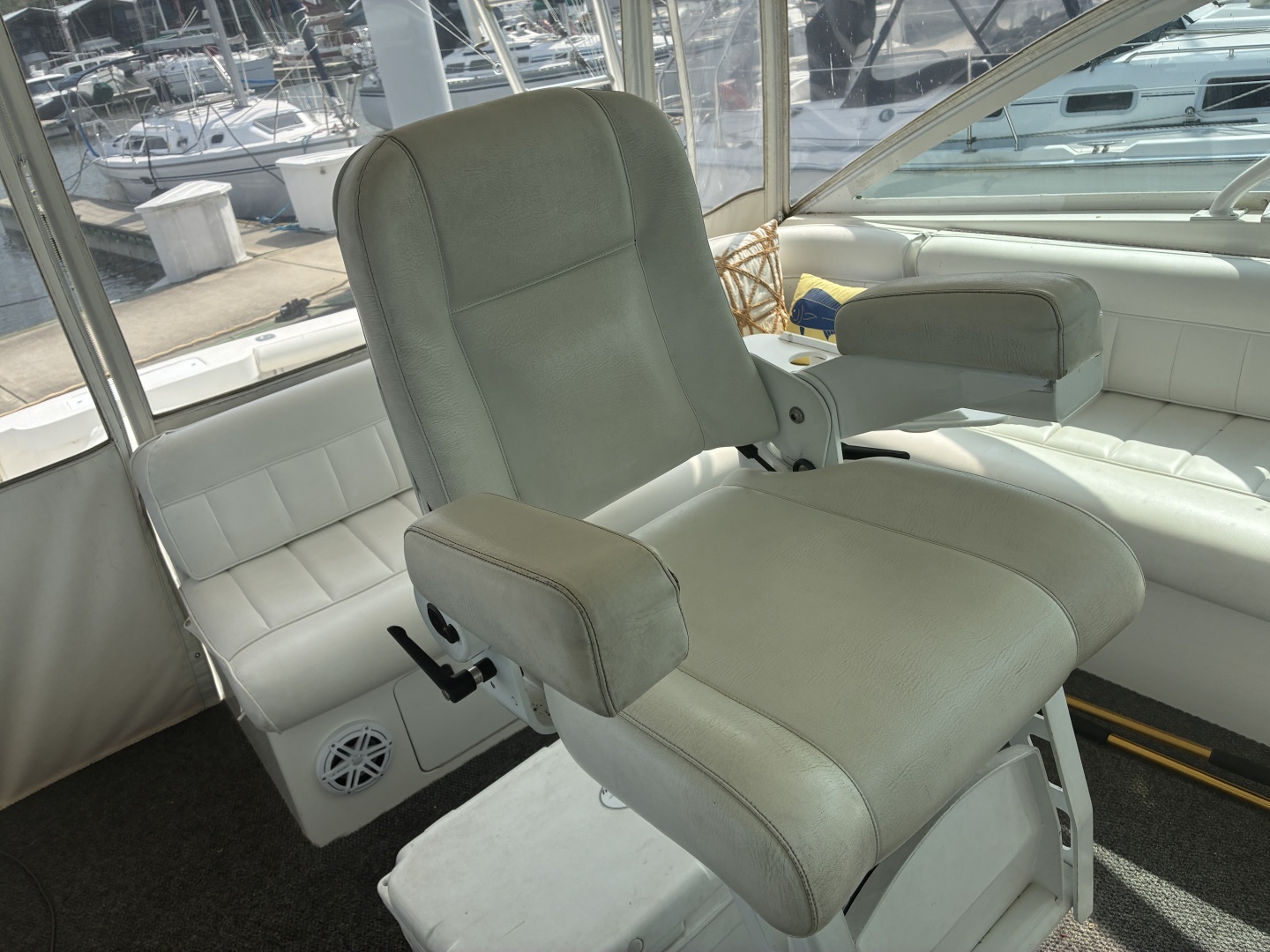 2000 Cabo 45 Express - Image 31