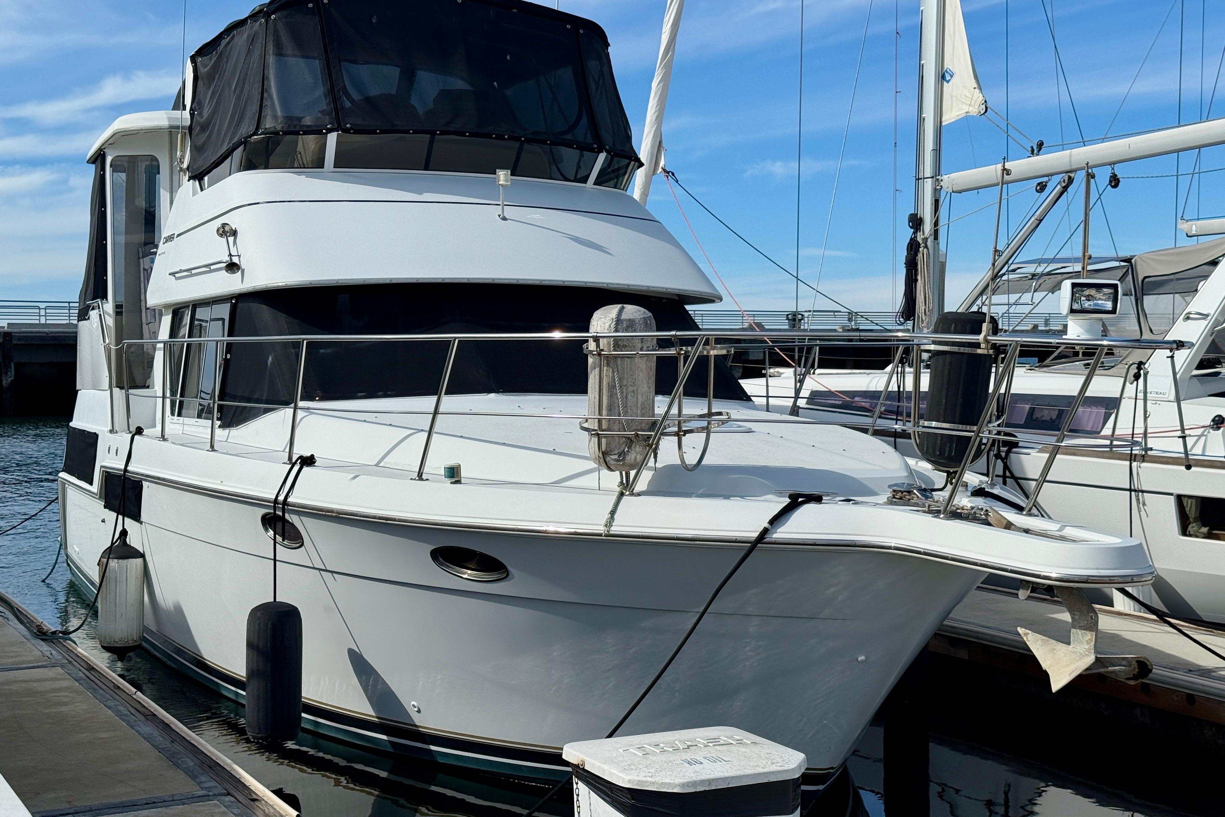 1997 Carver 355 Aft Cabin Motor Yacht
