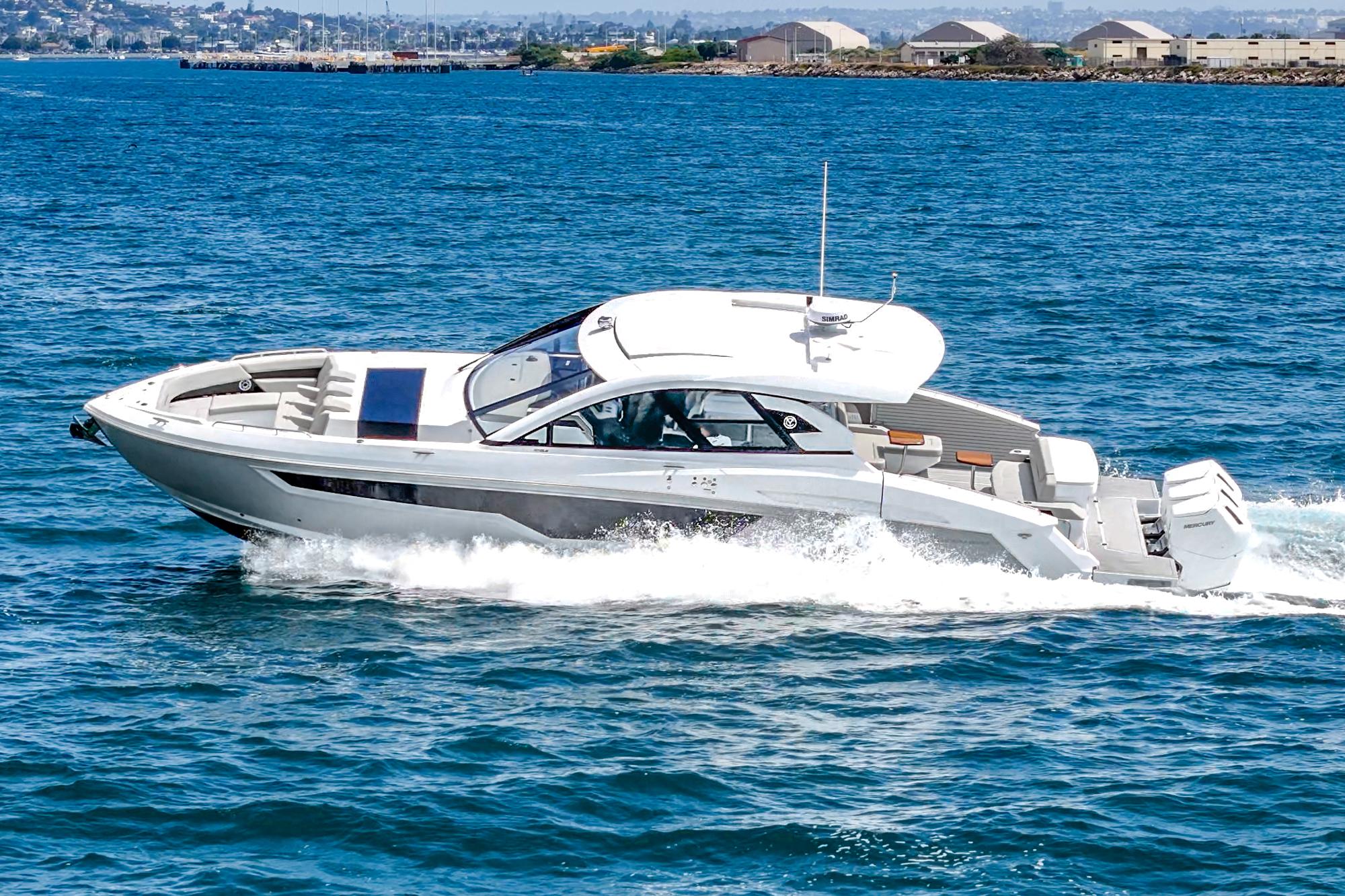 2026 Cruisers Yachts 50 GLS
