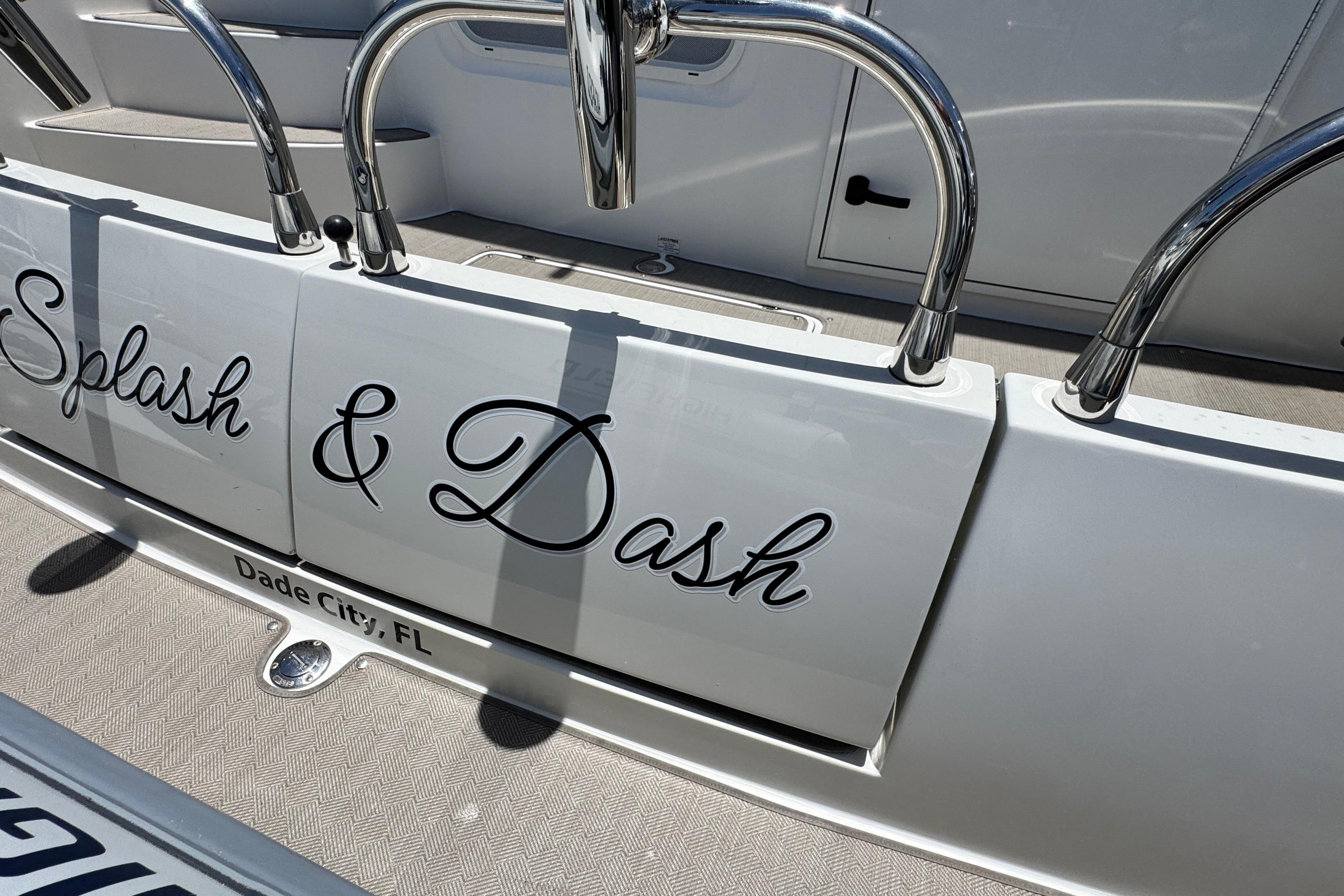 2007 Carver 47 Motor Yacht Stern